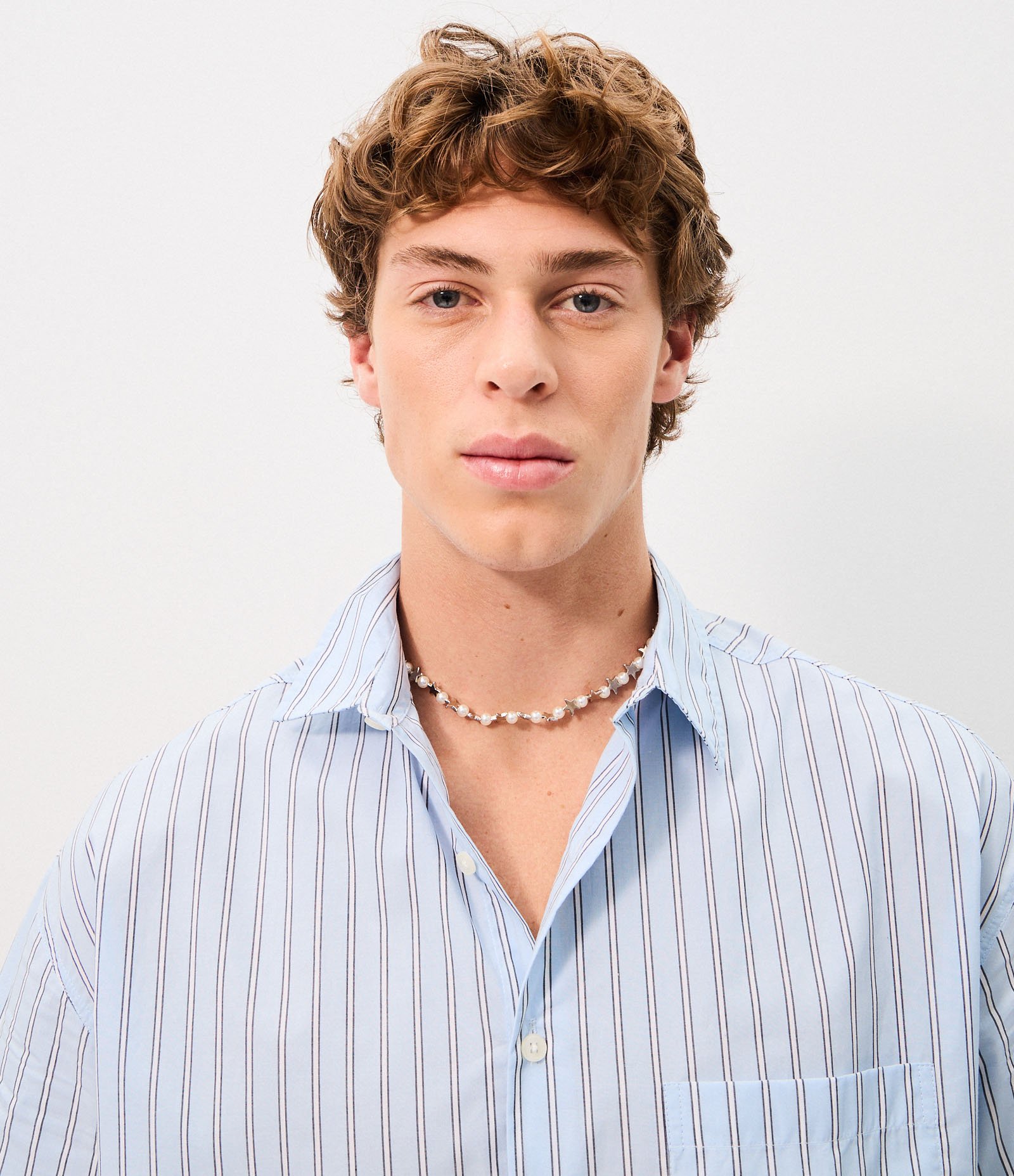 Camisa Boxy Listrada Fio Tinto com Bordado Azul 4