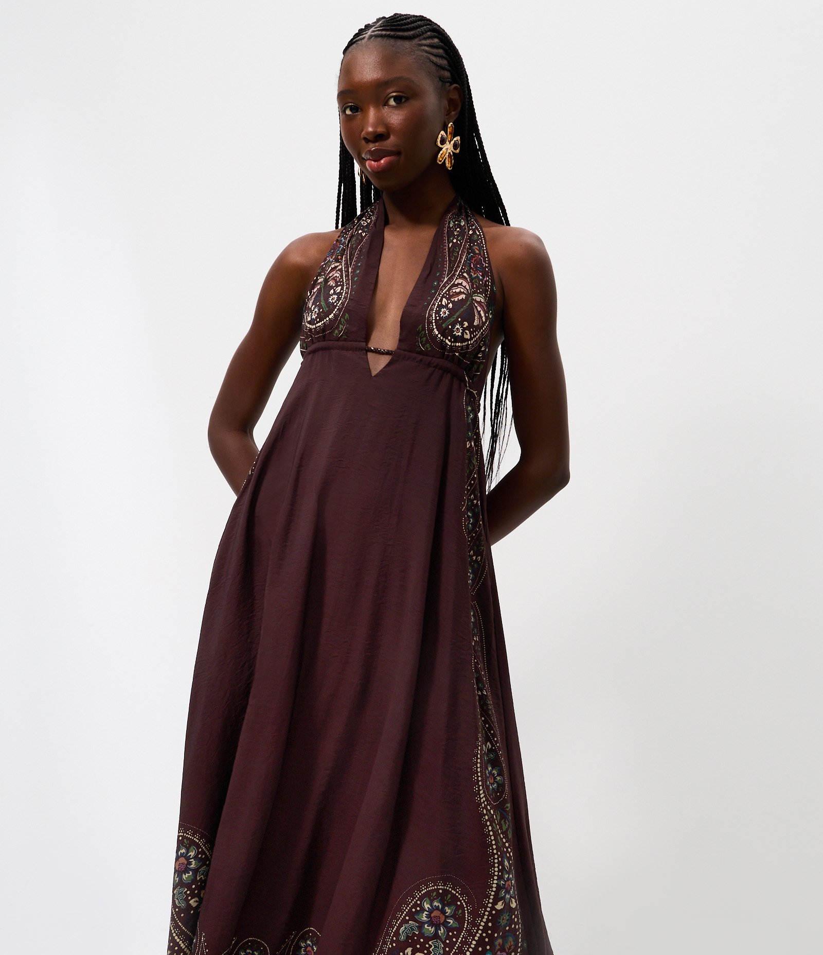 Vestido Frente Única Longo em Viscose com Estampa Paisley Marrom 2