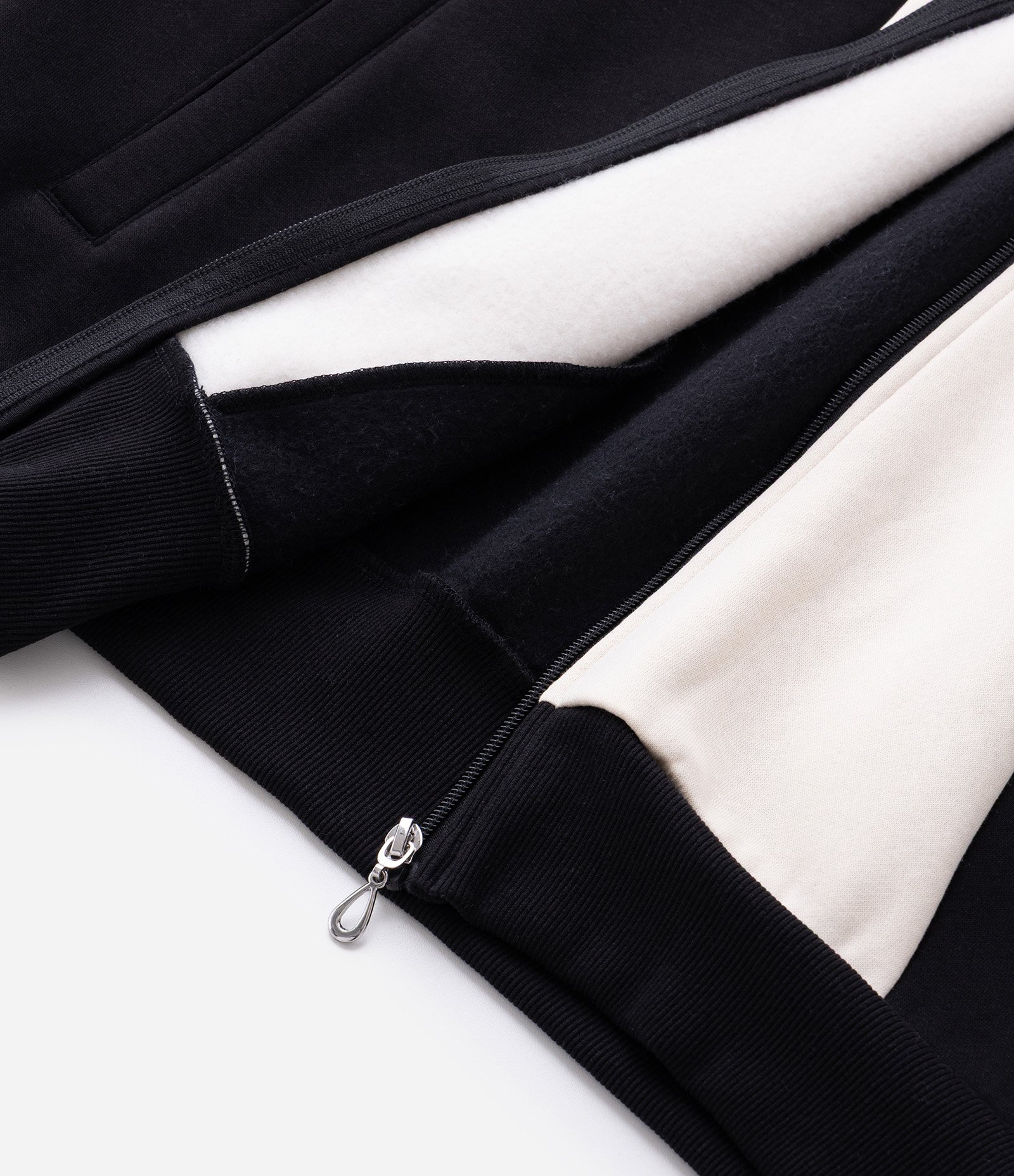 Casaco em Moletom Boxy com Recortes Contrastantes Preto 7
