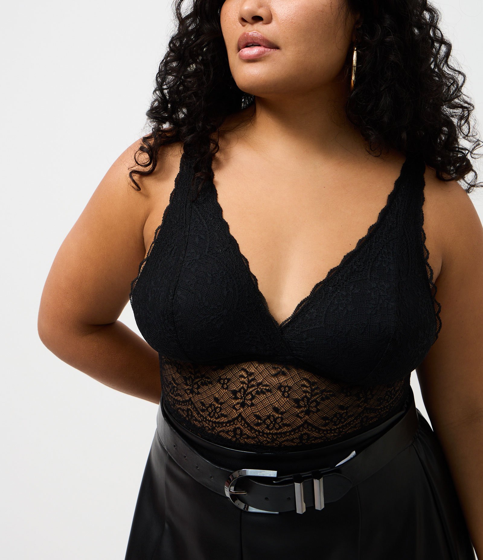 Body em Renda com Decote V Curve & Plus Size Preto 3
