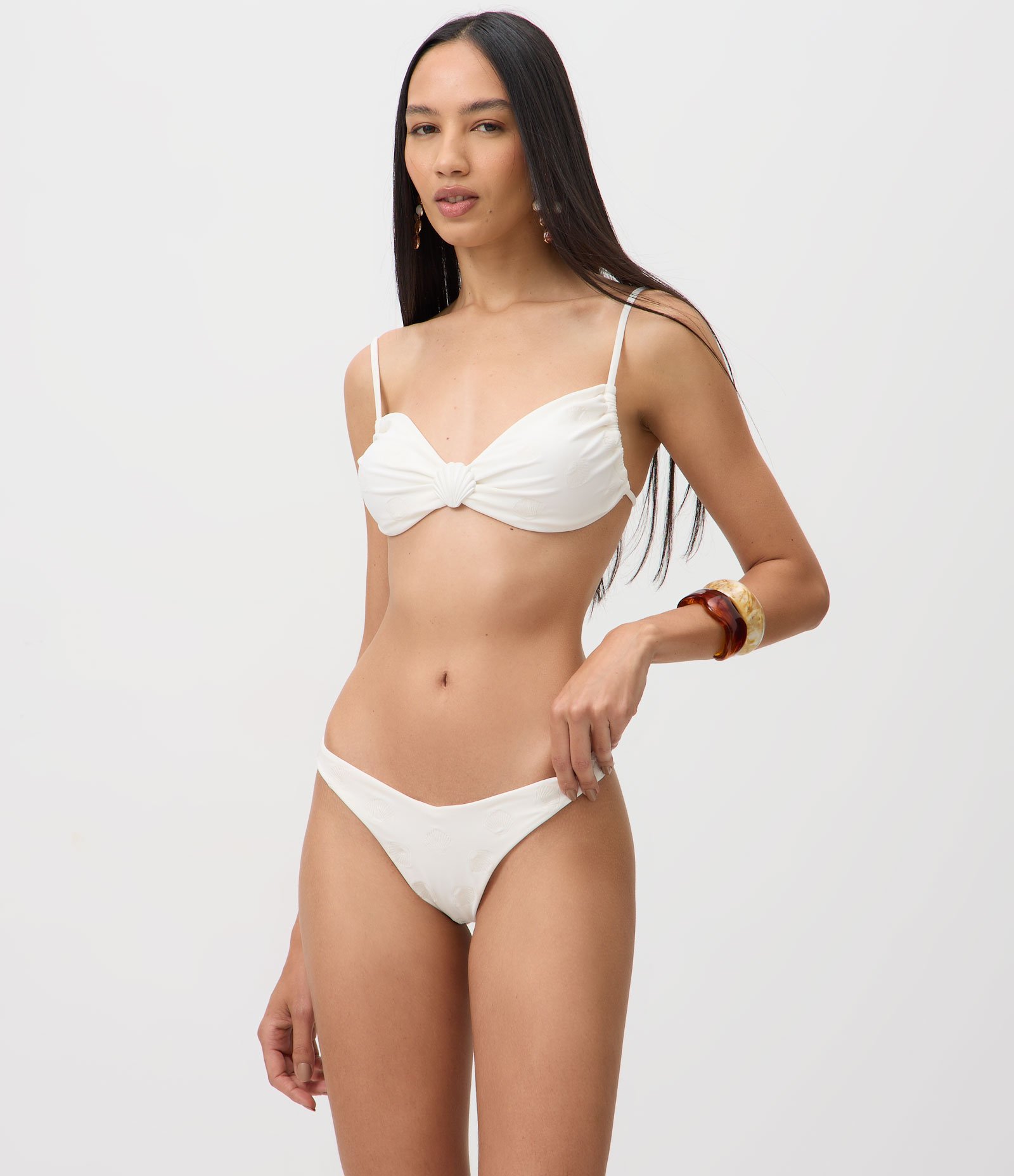 Biquíni Calcinha Asa Delta com Bordado e Efeito Empina Bumbum Off White 1