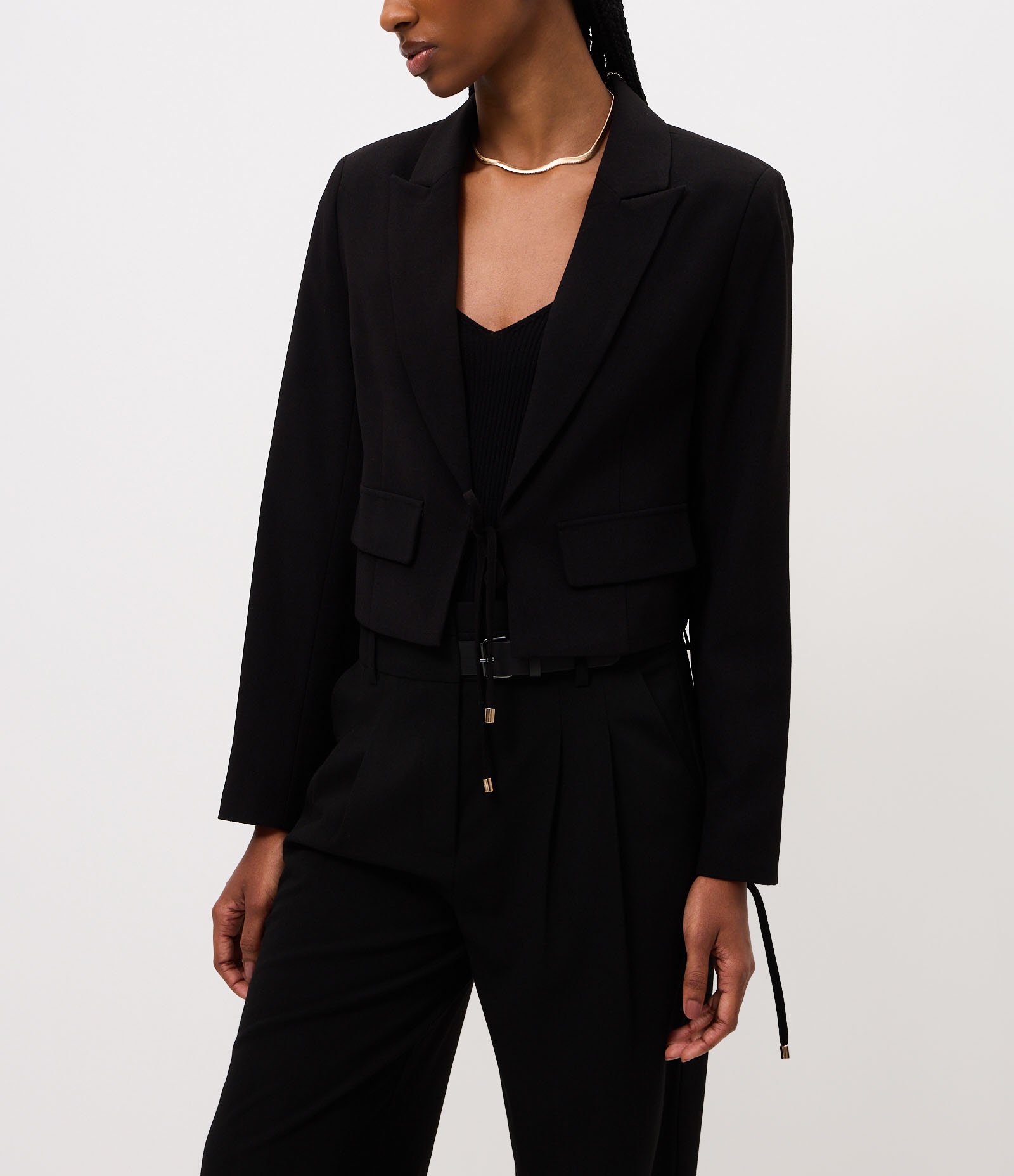 Blazer Curto Alfaiatado com Amarração Frontal e Nos Punhos Preto 3
