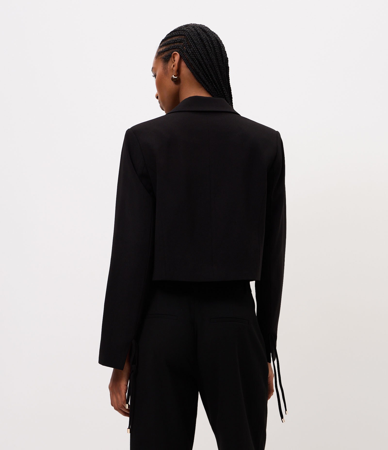 Blazer Curto Alfaiatado com Amarração Frontal e Nos Punhos Preto 4