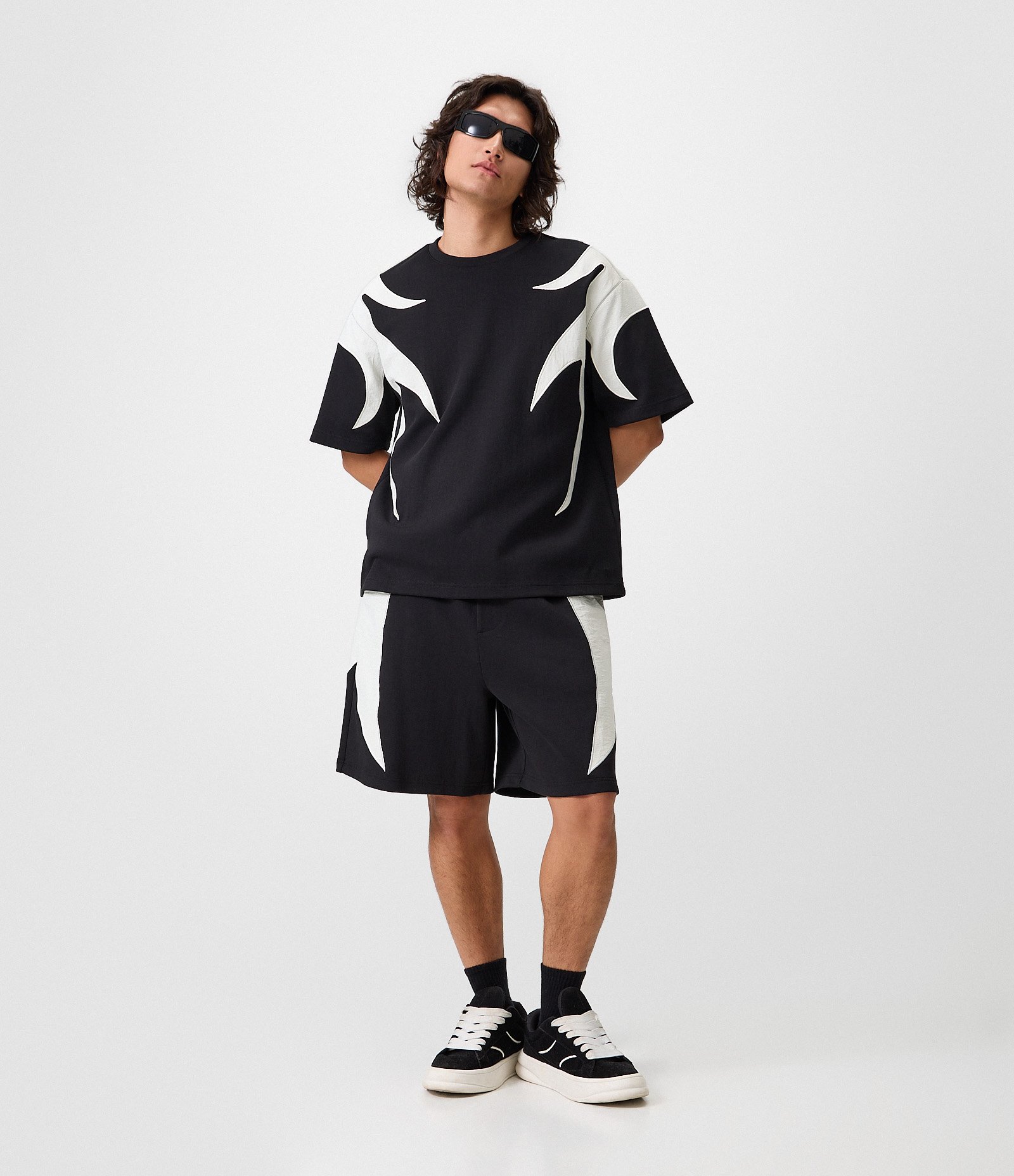 Camiseta Boxy com Detalhe de Chamas Laterais Preto 2
