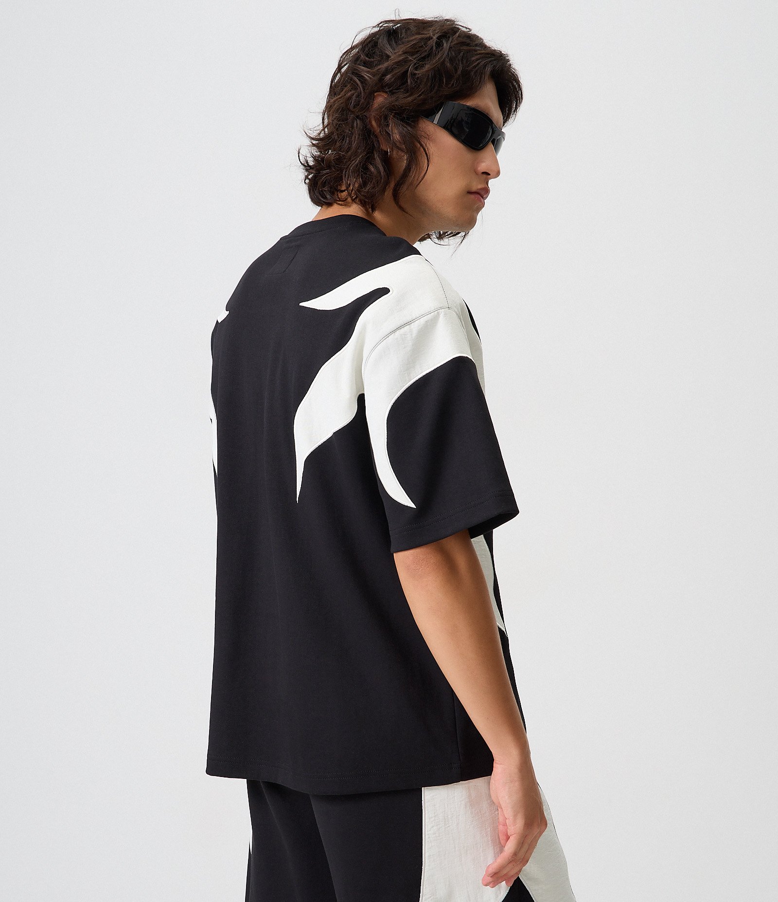 Camiseta Boxy com Detalhe de Chamas Laterais Preto 3