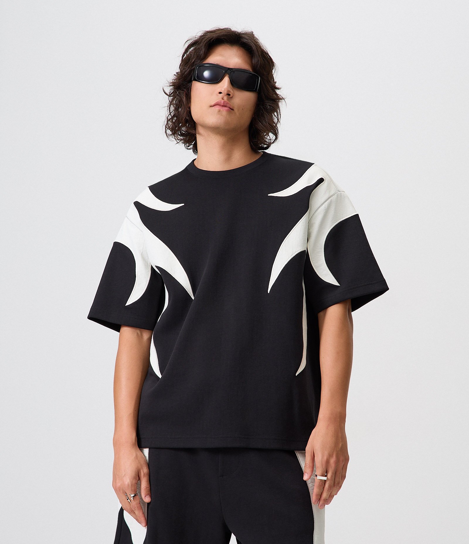 Camiseta Boxy com Detalhe de Chamas Laterais Preto 4