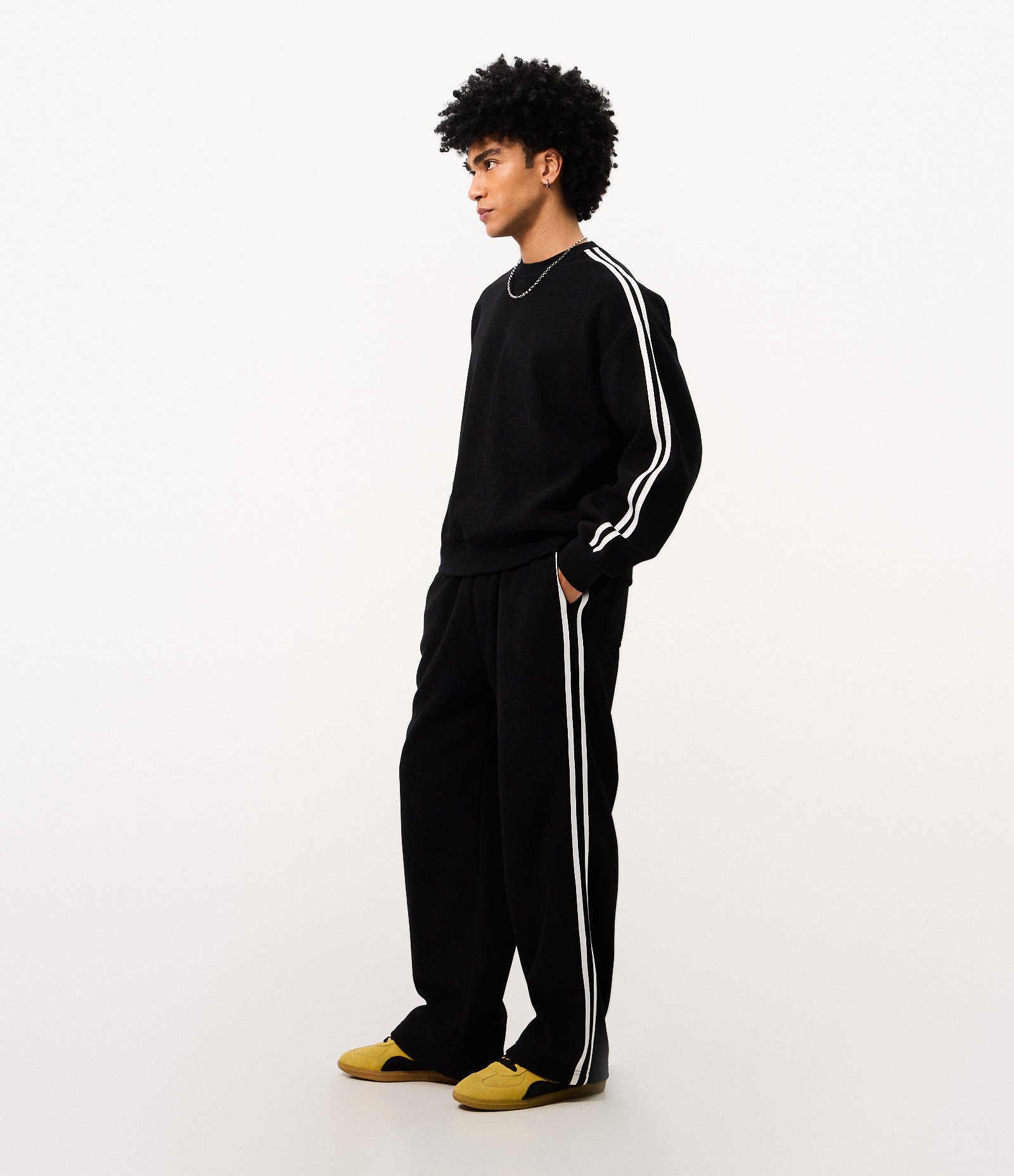Calça Moletom Super Wide Leg com Listras Laterais Preto 1
