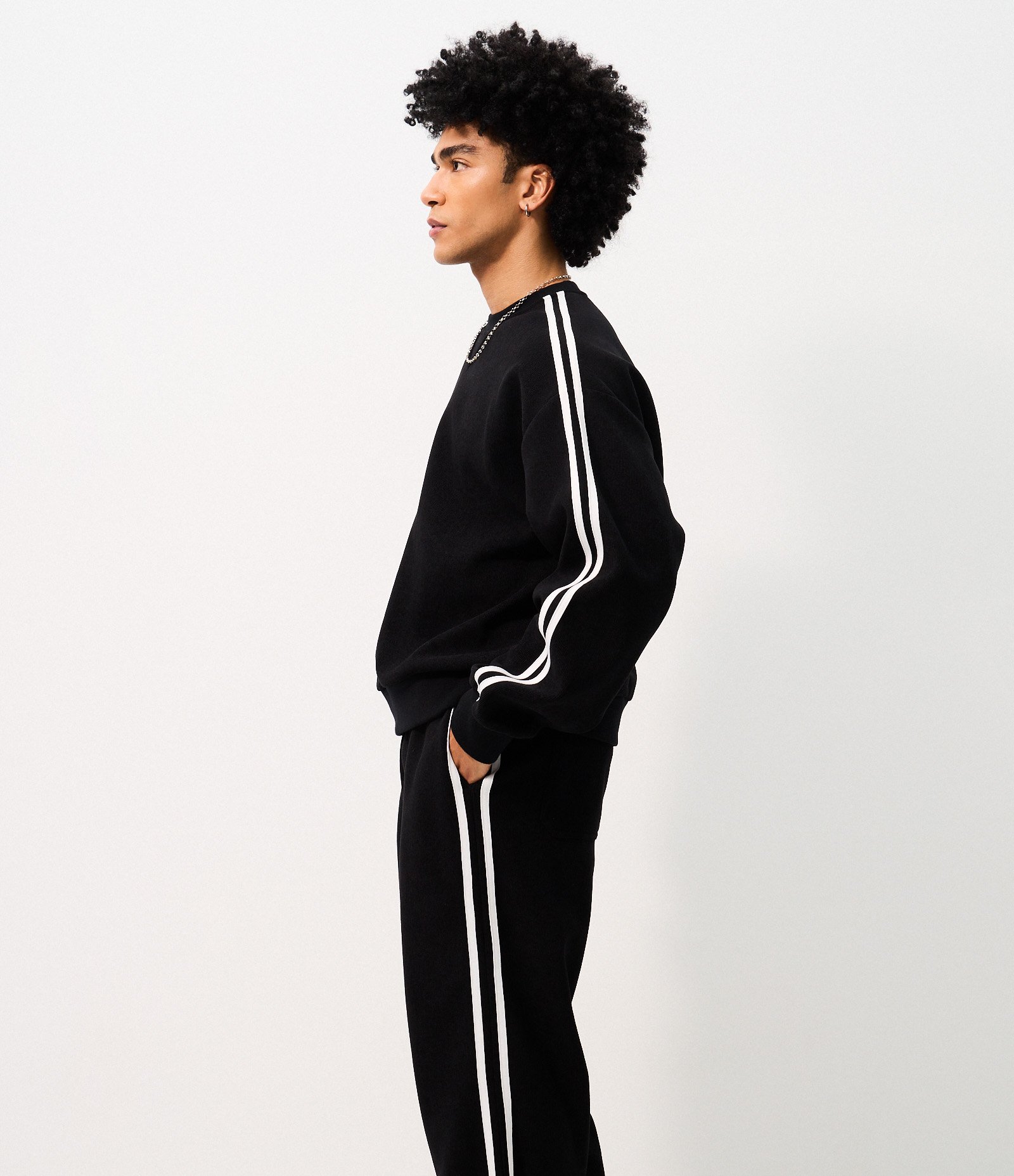 Calça Moletom Super Wide Leg com Listras Laterais Preto 4