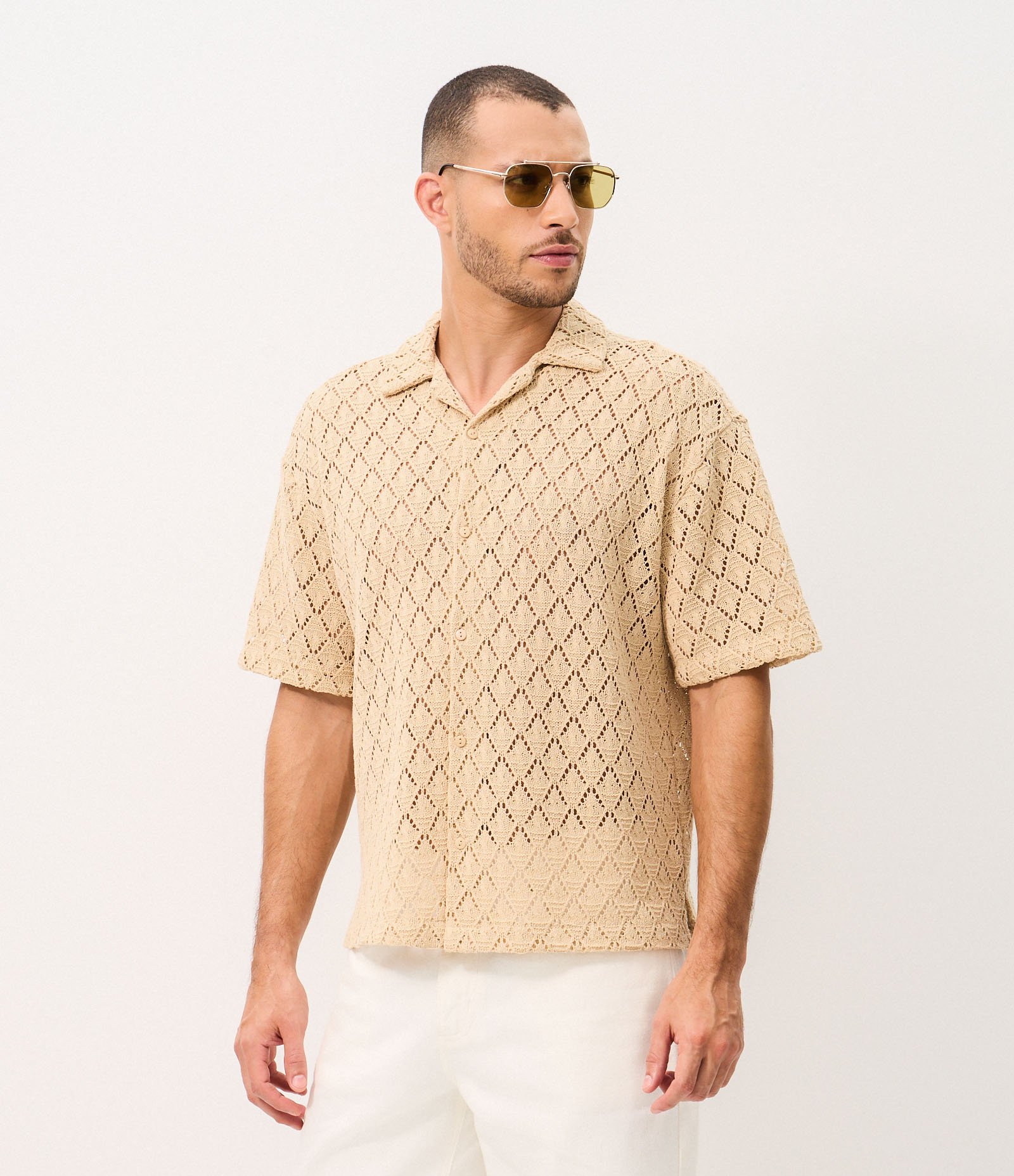 Camisa em Renda Texturizada com Detalhes Contrastantes Bege 4