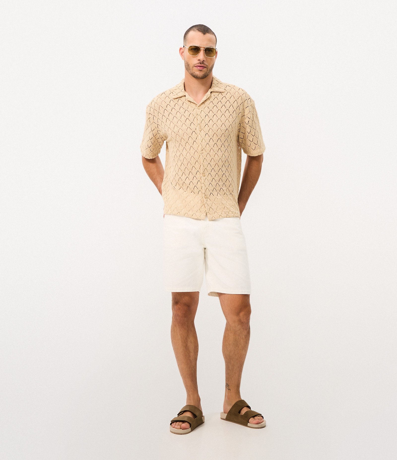 Camisa em Renda Texturizada com Detalhes Contrastantes Bege 5