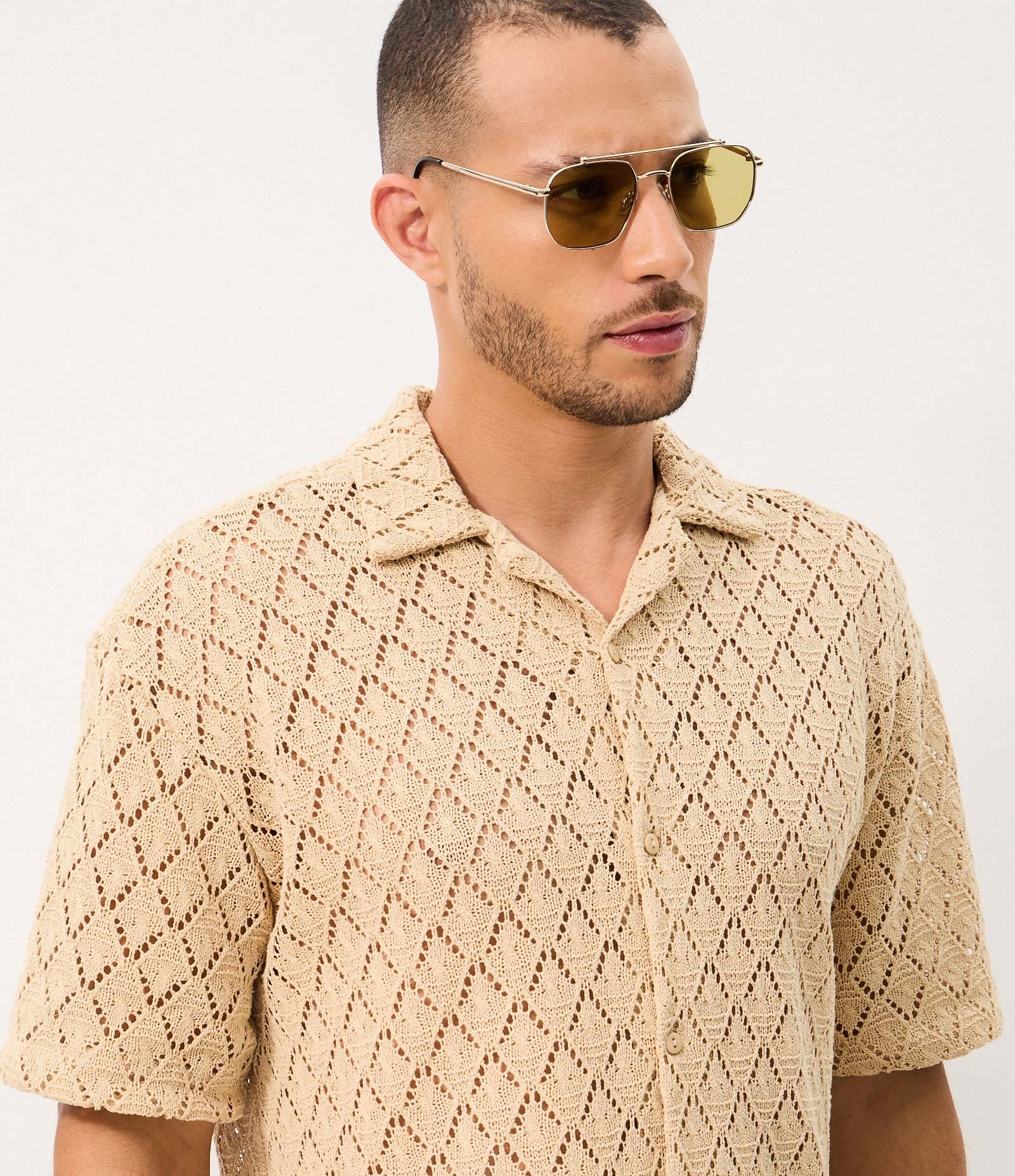 Camisa em Renda Texturizada com Detalhes Contrastantes Bege 7