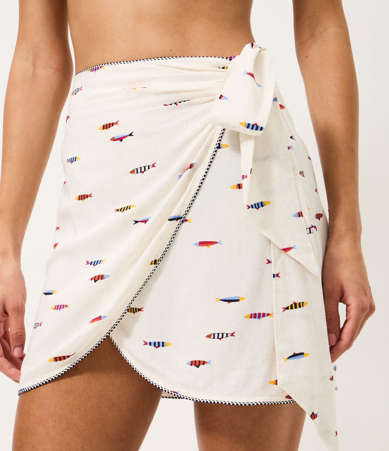 Saia de Praia Curta em Viscolinho com Estampa de Peixinhos Off White 3
