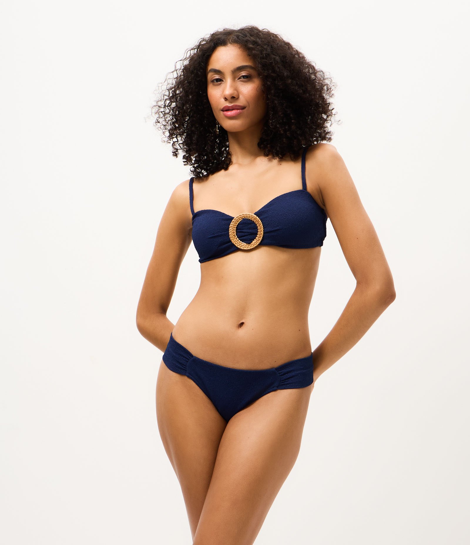 Biquíni Top Bandeau em Microfibra Texturizada com Aviamento de Palha Azul 2