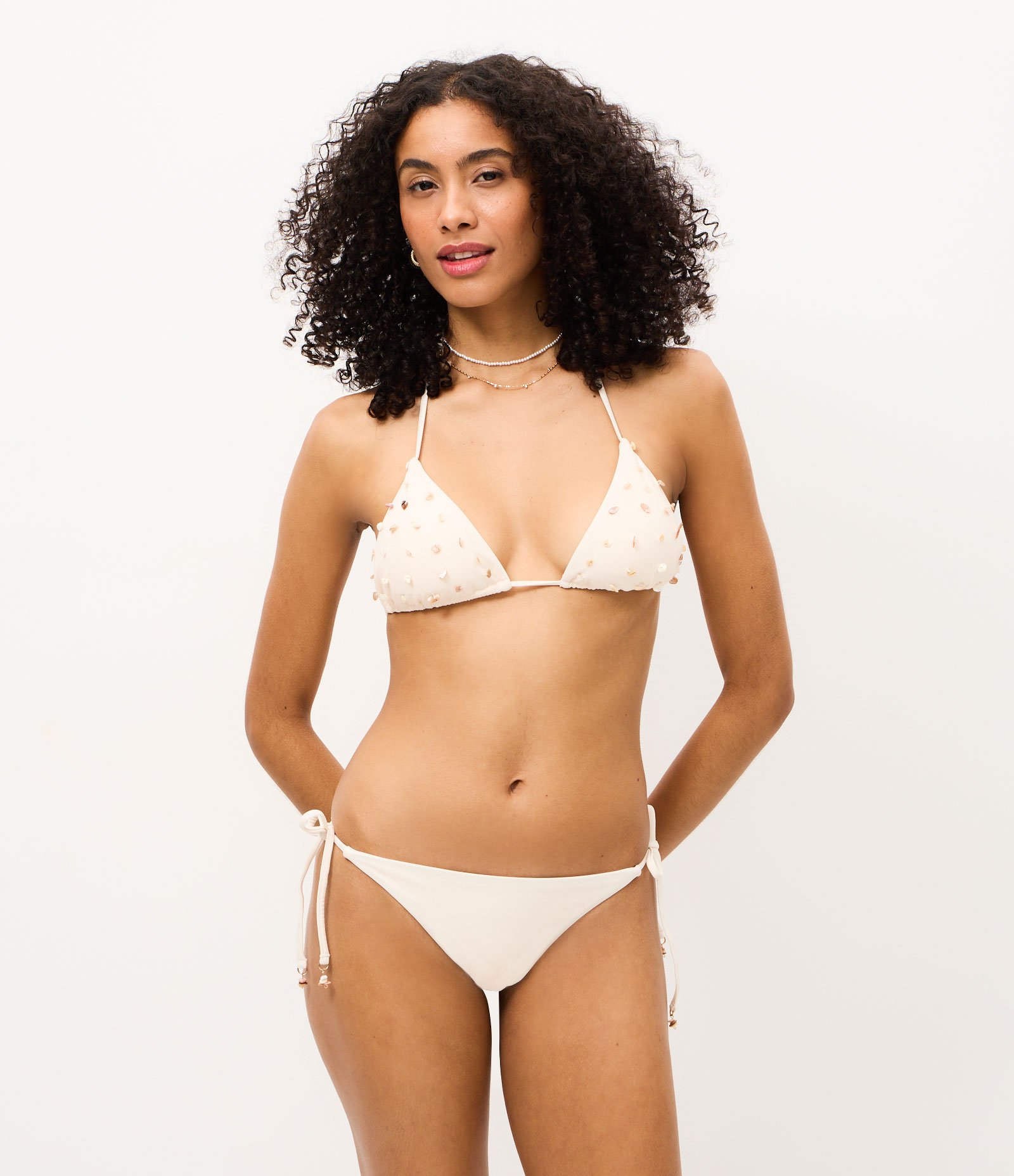 Biquíni Calcinha Lacinho Empina Bumbum em Microfibra com Ponteiras Off White 1
