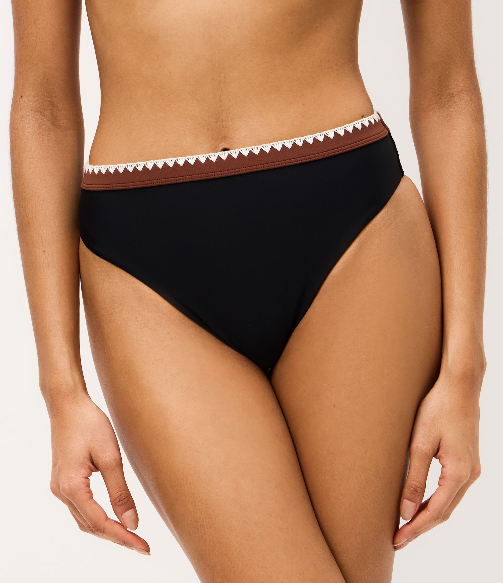 Biquíni Calcinha Hot Pant em Microfibra com Pesponto Contrastante Preto 2