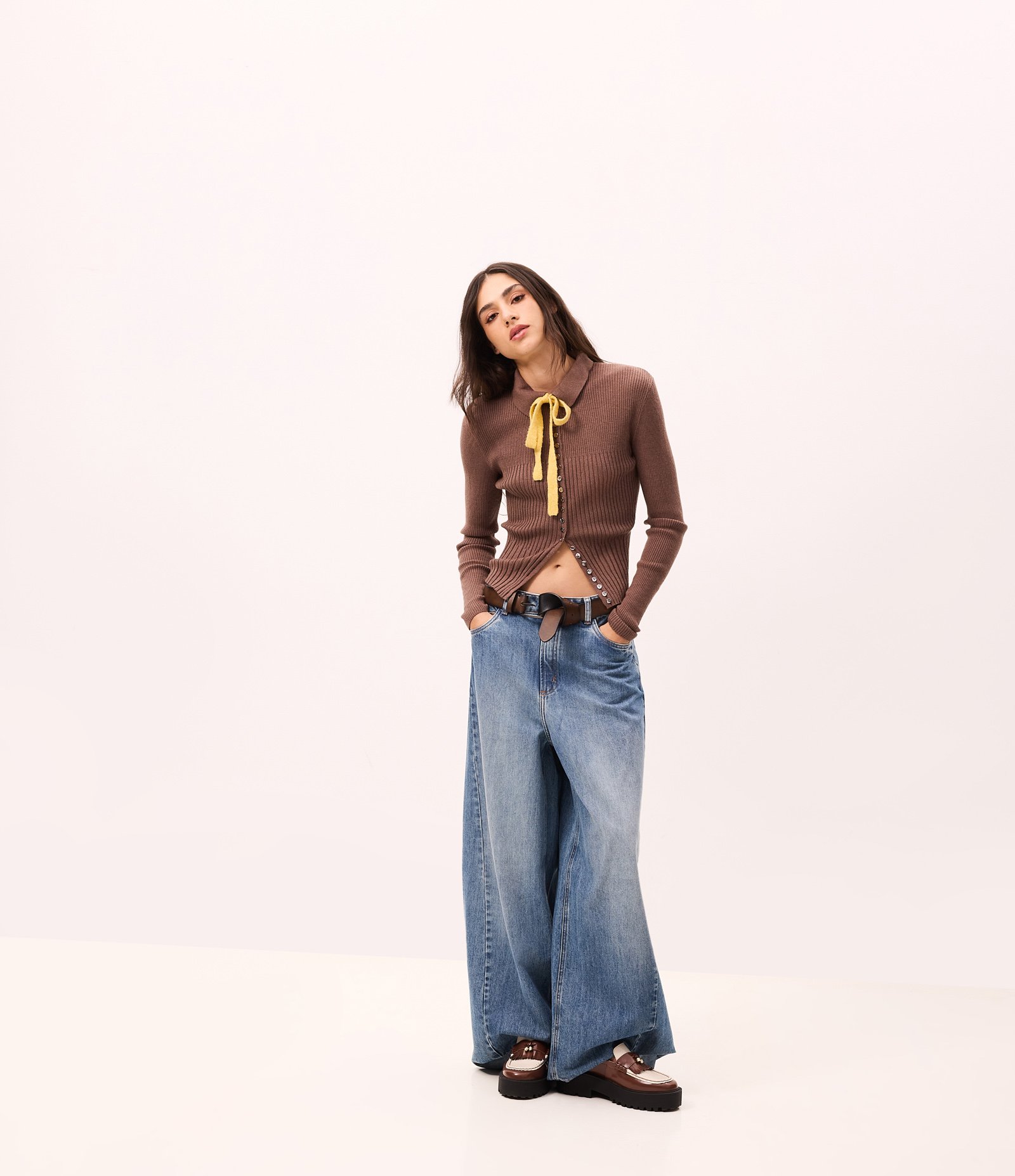 Calça Pantalona em Jeans com Detalhamento Frontal e Cintura Alta Azul 2