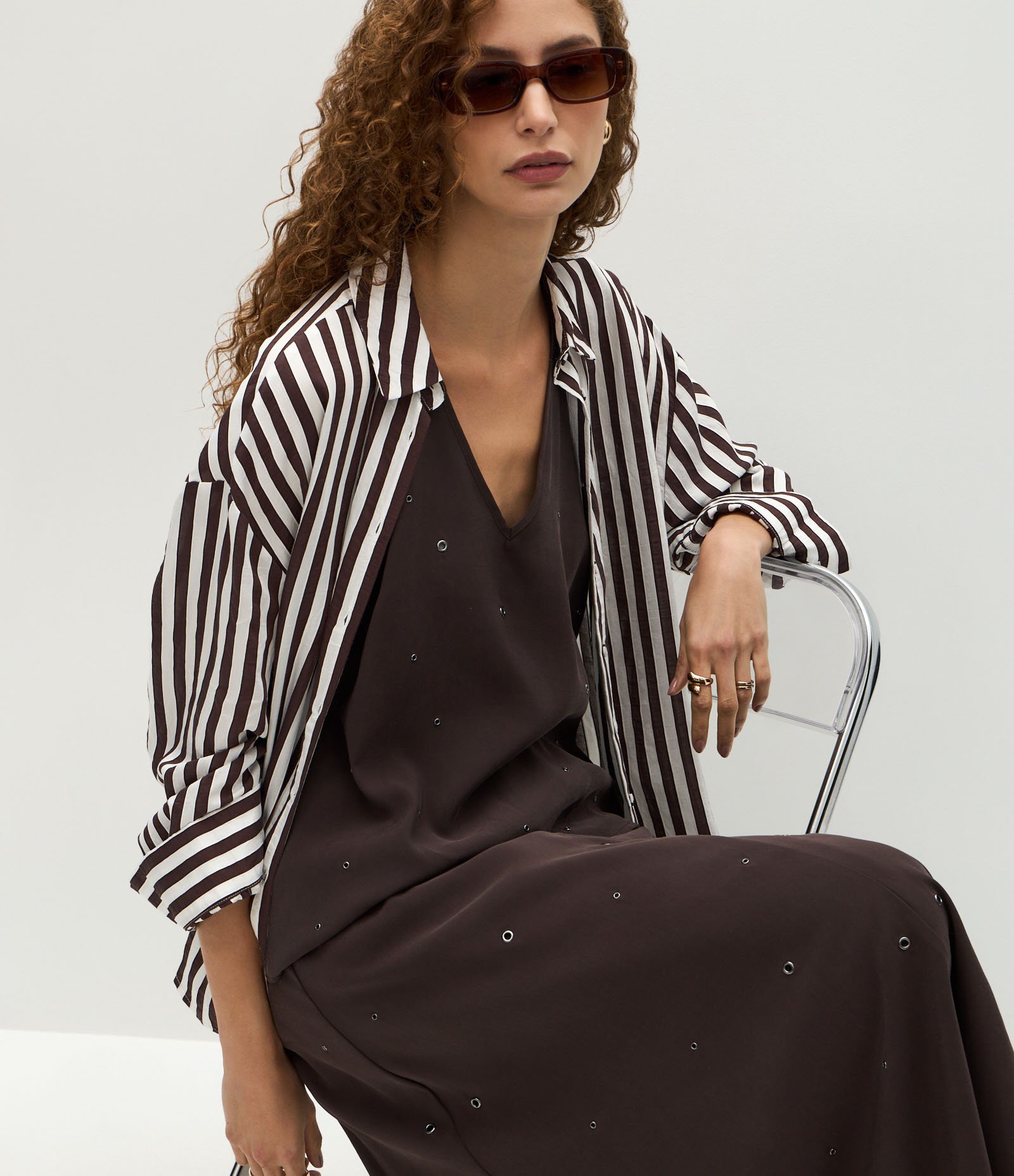 Saia Midi em Viscose com Aplicação de Tachas Marrom 5