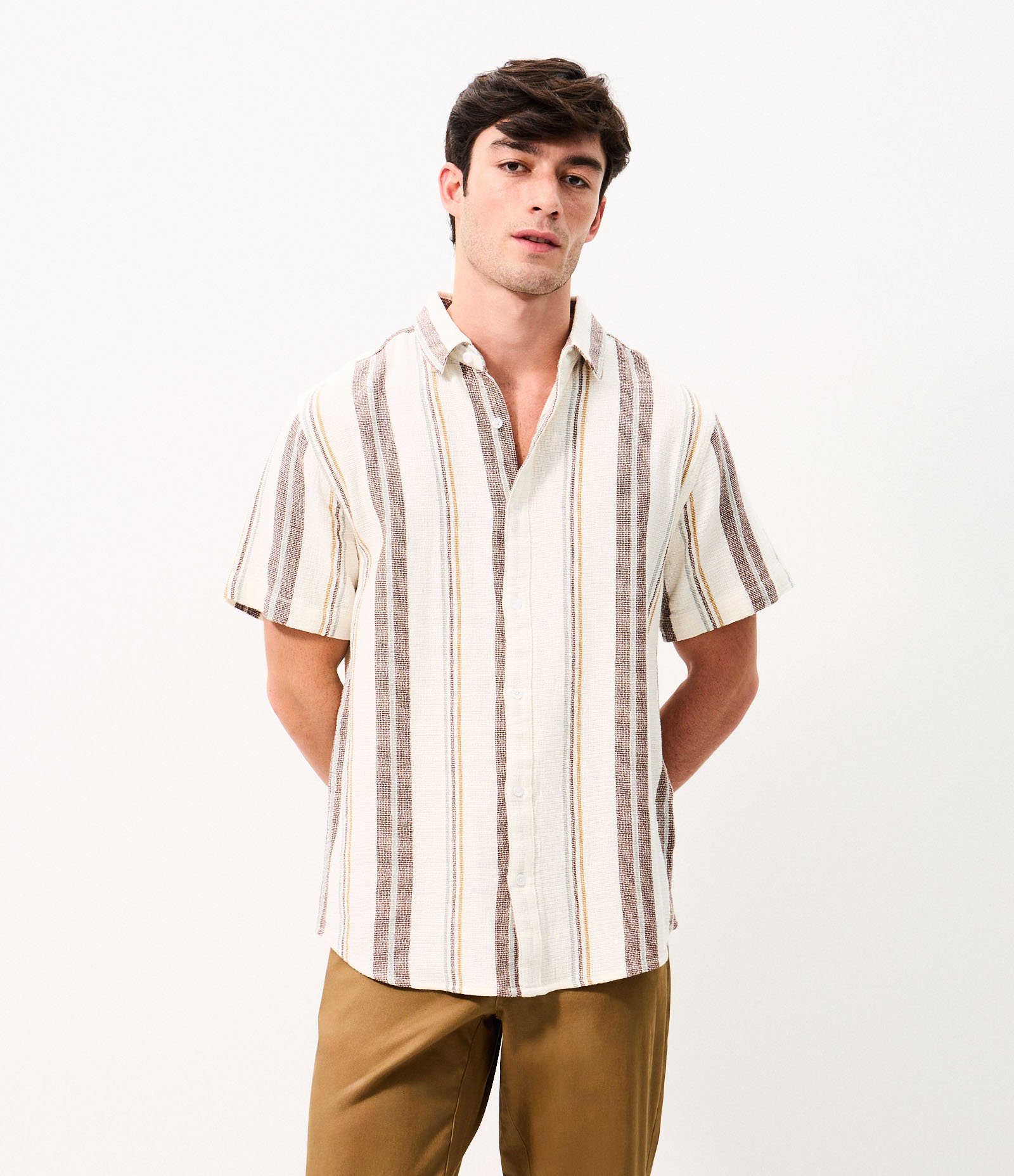 Camisa Manga Curta Listrada Texturizada Marrom 3