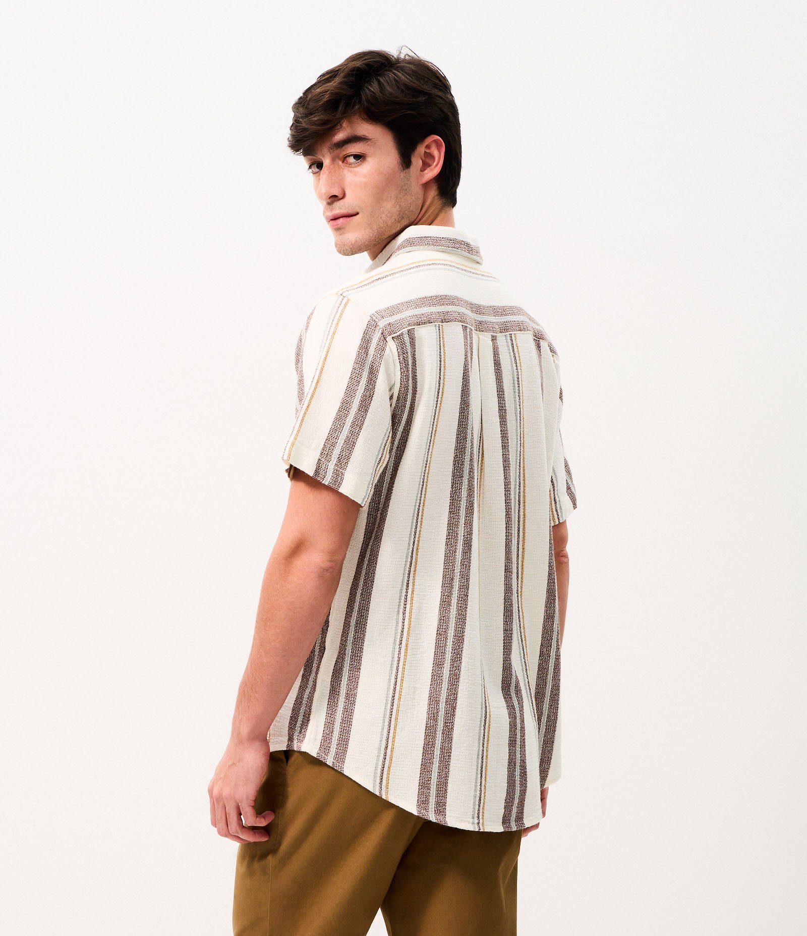 Camisa Manga Curta Listrada Texturizada Marrom 4