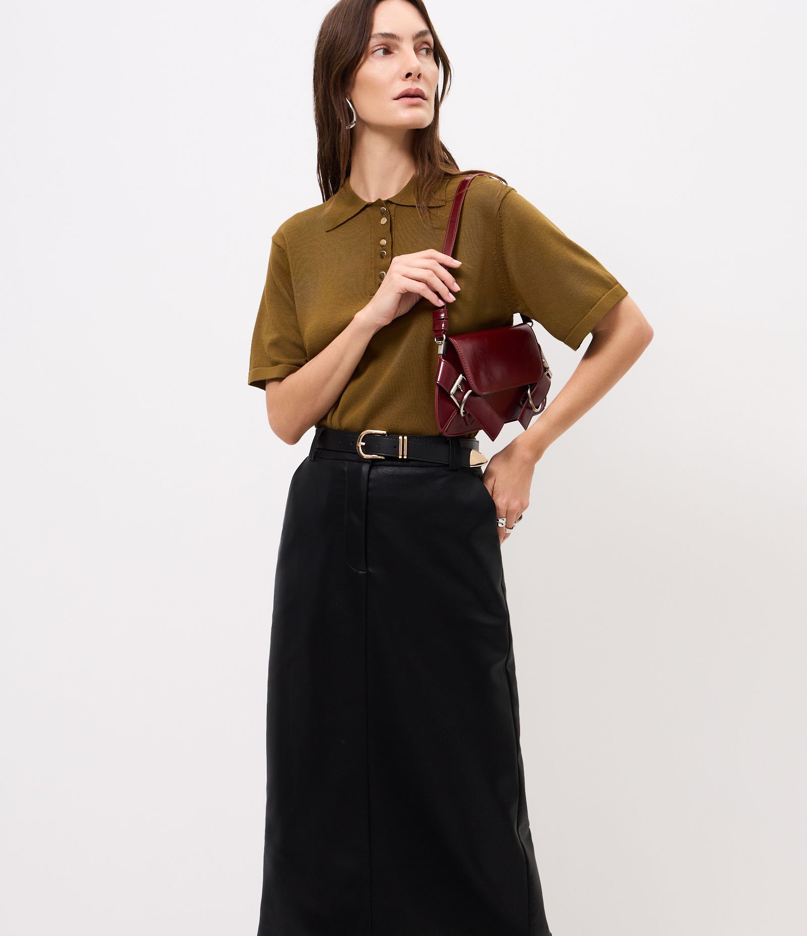 Saia Lápis Midi em PU com Cinto e Fivela em Metal Preto 4
