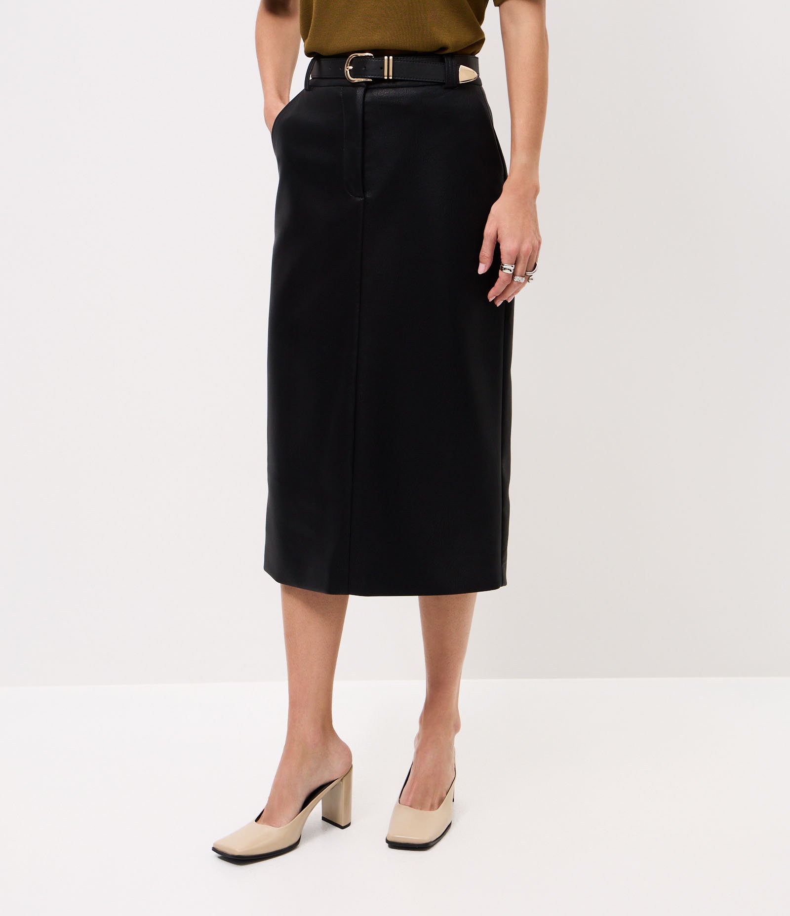 Saia Lápis Midi em PU com Cinto e Fivela em Metal Preto 6