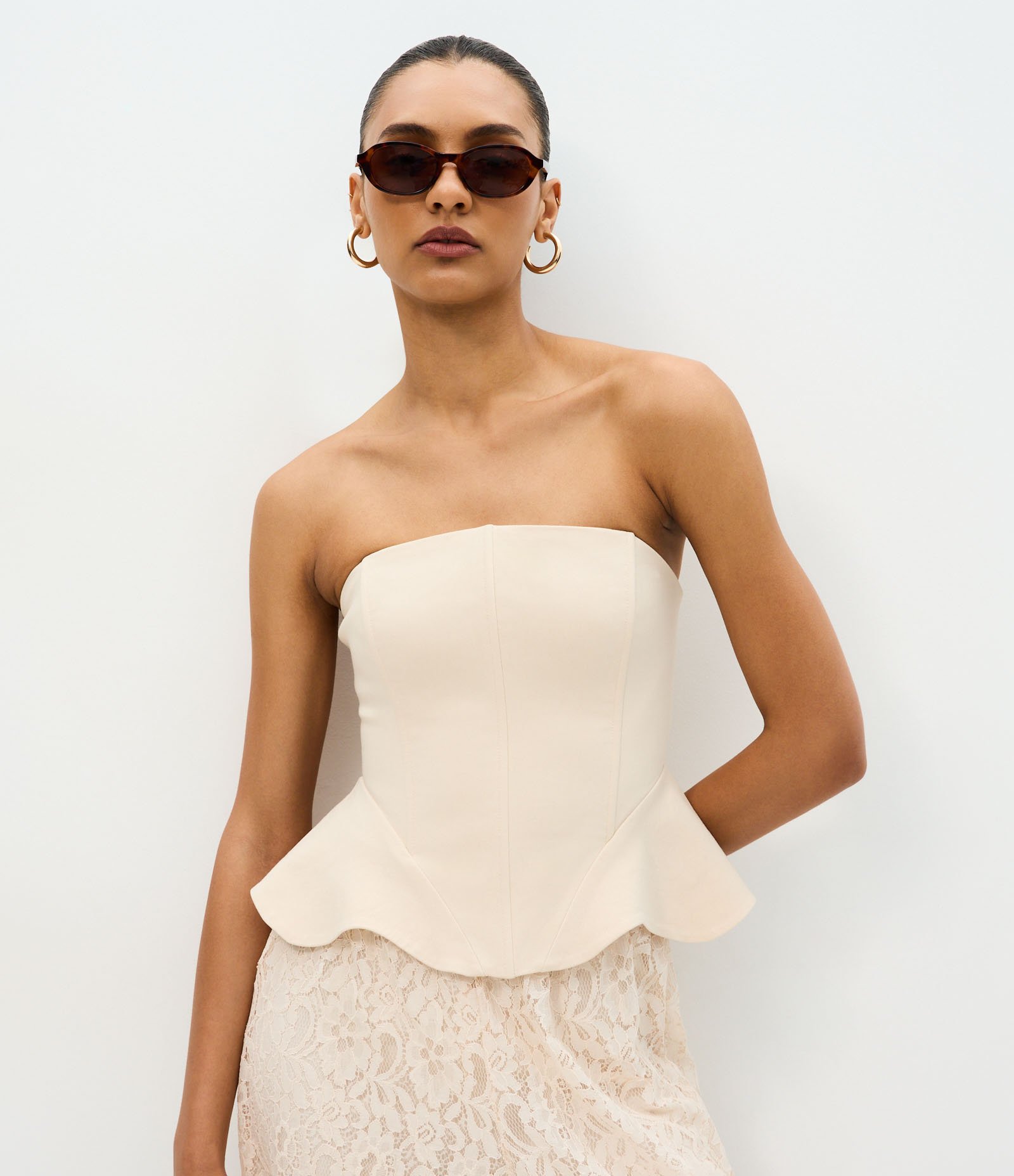 Blusa Corset em Bengaline com Barra Peplum Bege 1