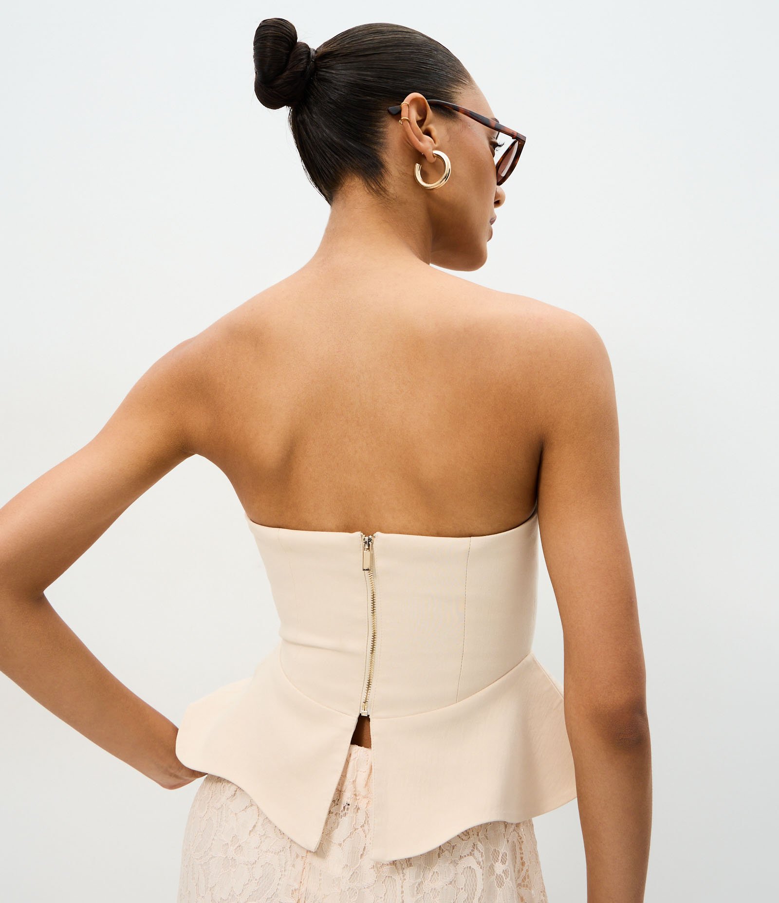 Blusa Corset em Bengaline com Barra Peplum Bege 4