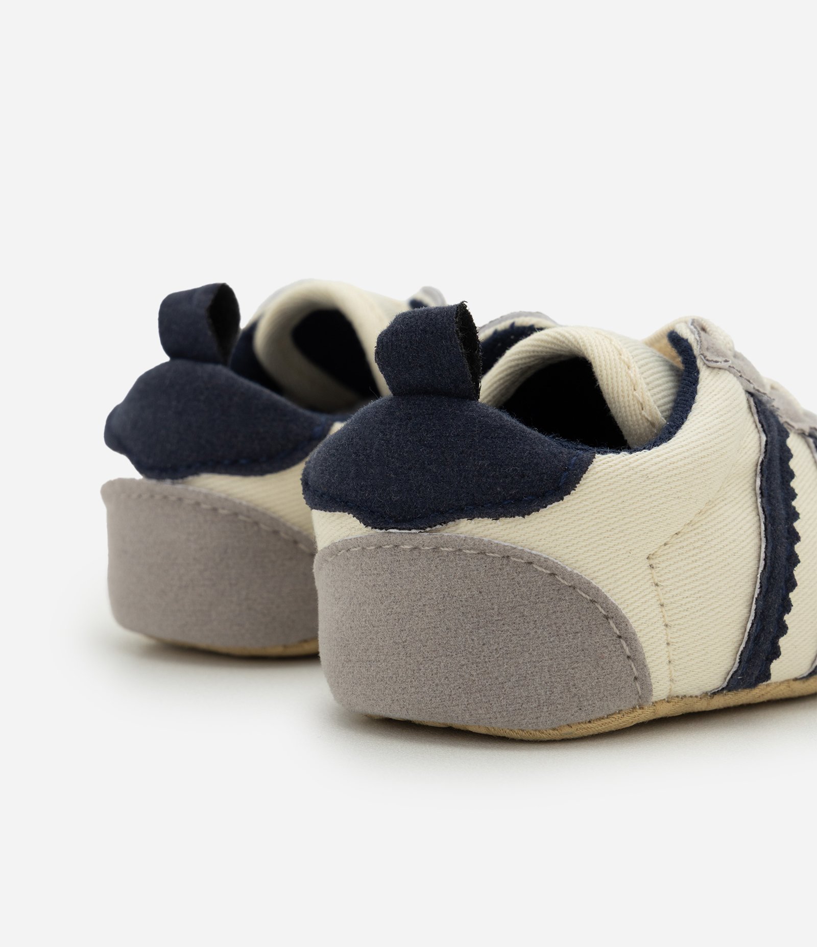 Tênis Infantil com Recortes Esportivos – Tam 13 a 19 Cinza/Off White 2