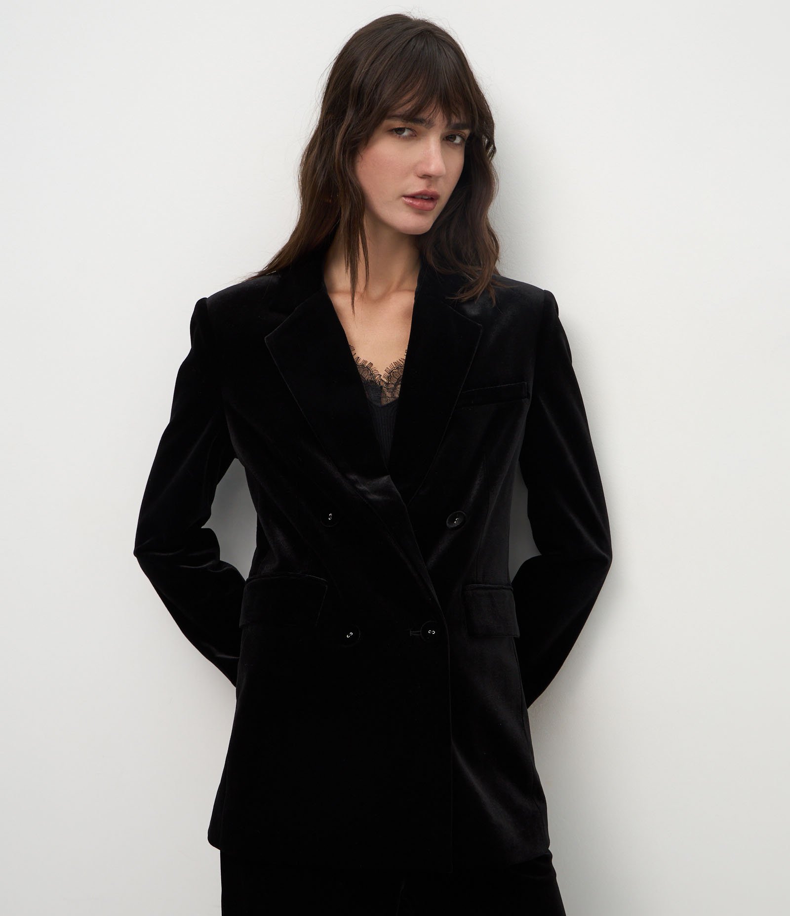 Blazer em Veludo com Decote Transpassado Preto 3