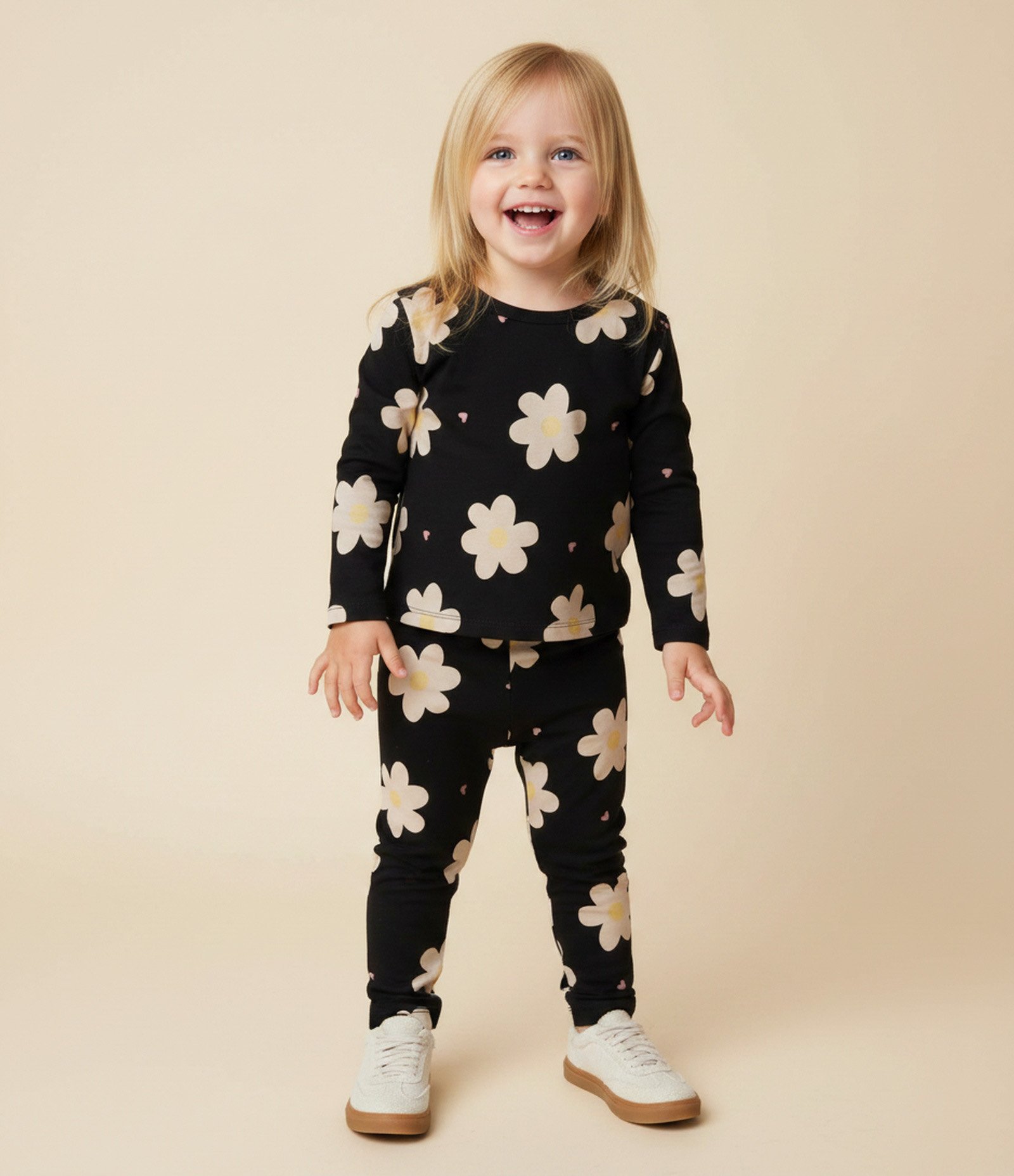 Camiseta Infantil Estampa Flores de Margaridas e Coraçãozinho – Tam 1 a 6 Anos Preto 1