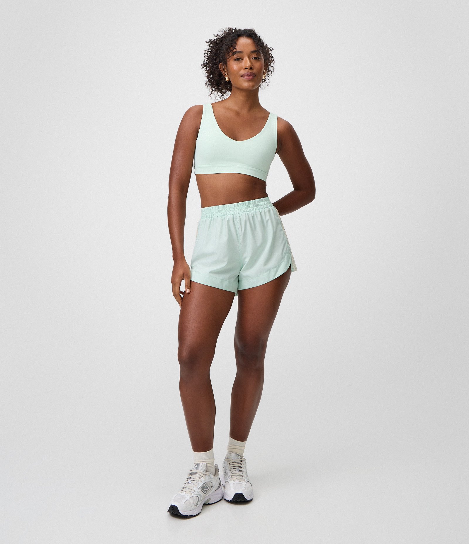 Bermuda Runner Esportiva com Listras Laterais Verde 1