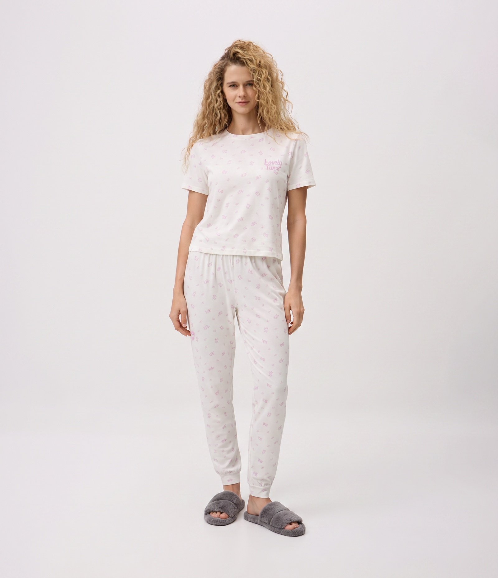 Pijama Longo em Peach Touch com Estampa Floral Branco 1