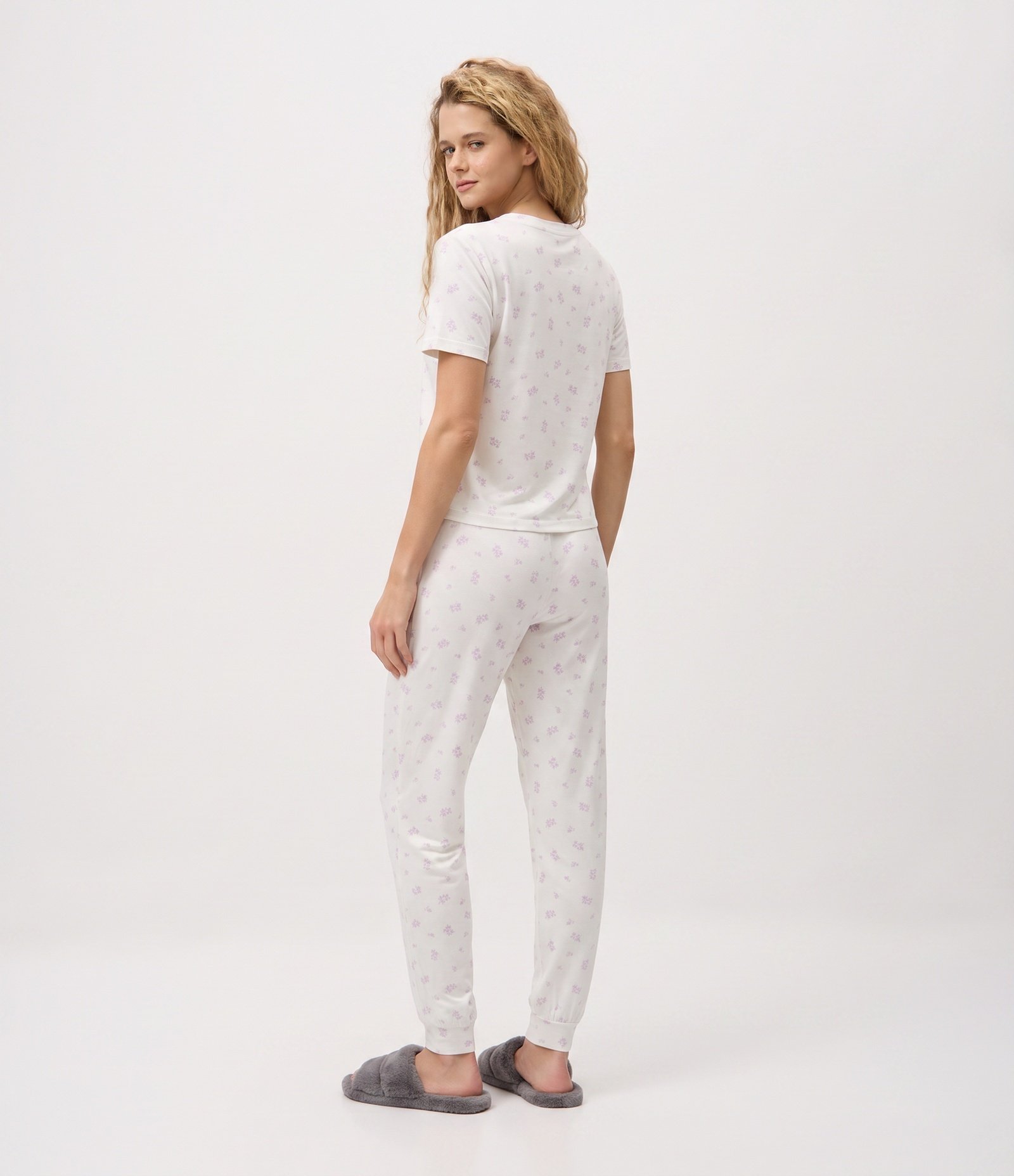 Pijama Longo em Peach Touch com Estampa Floral Branco 4