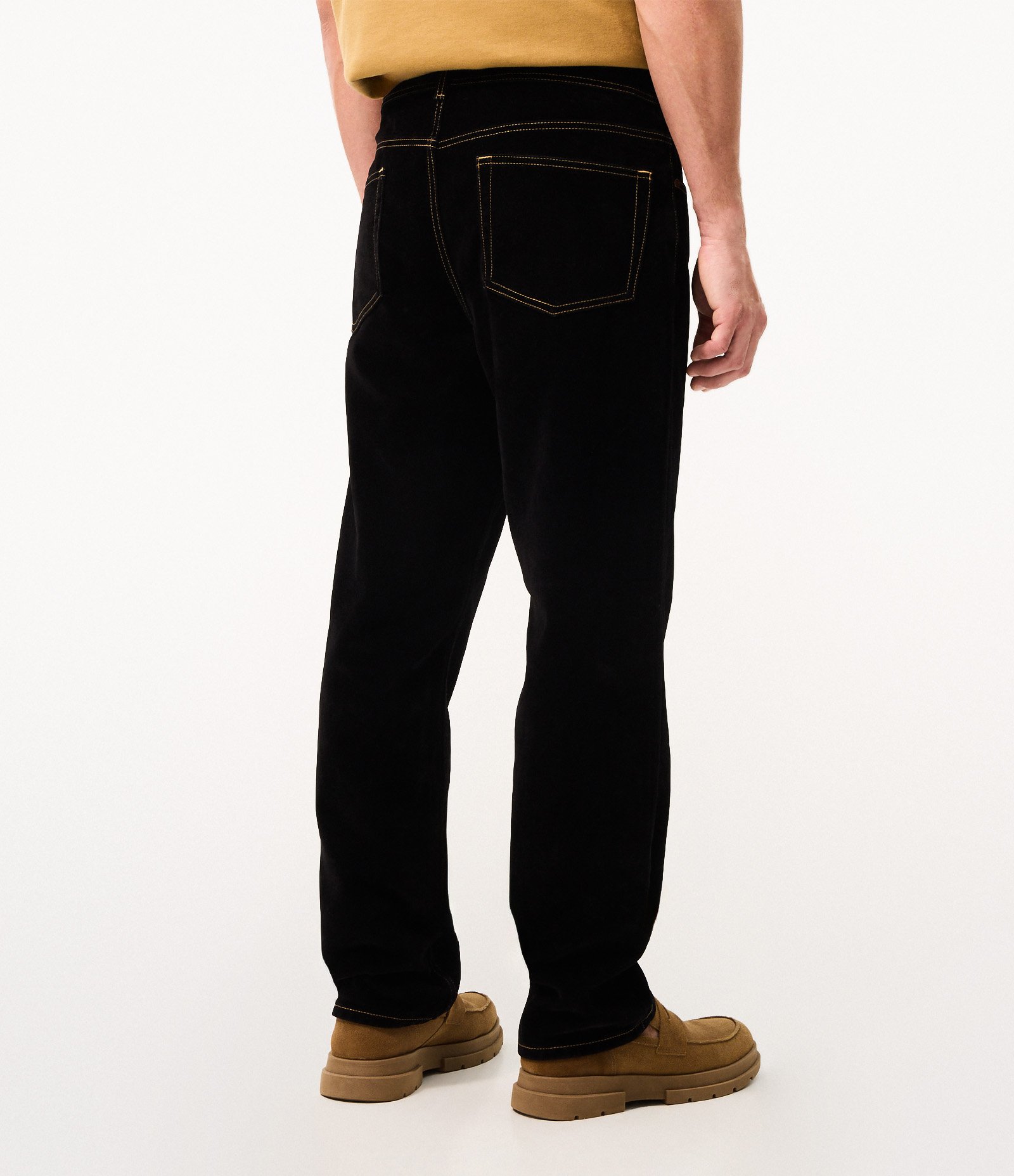 Calça Jeans Reta Toque Aveludado Preto 3