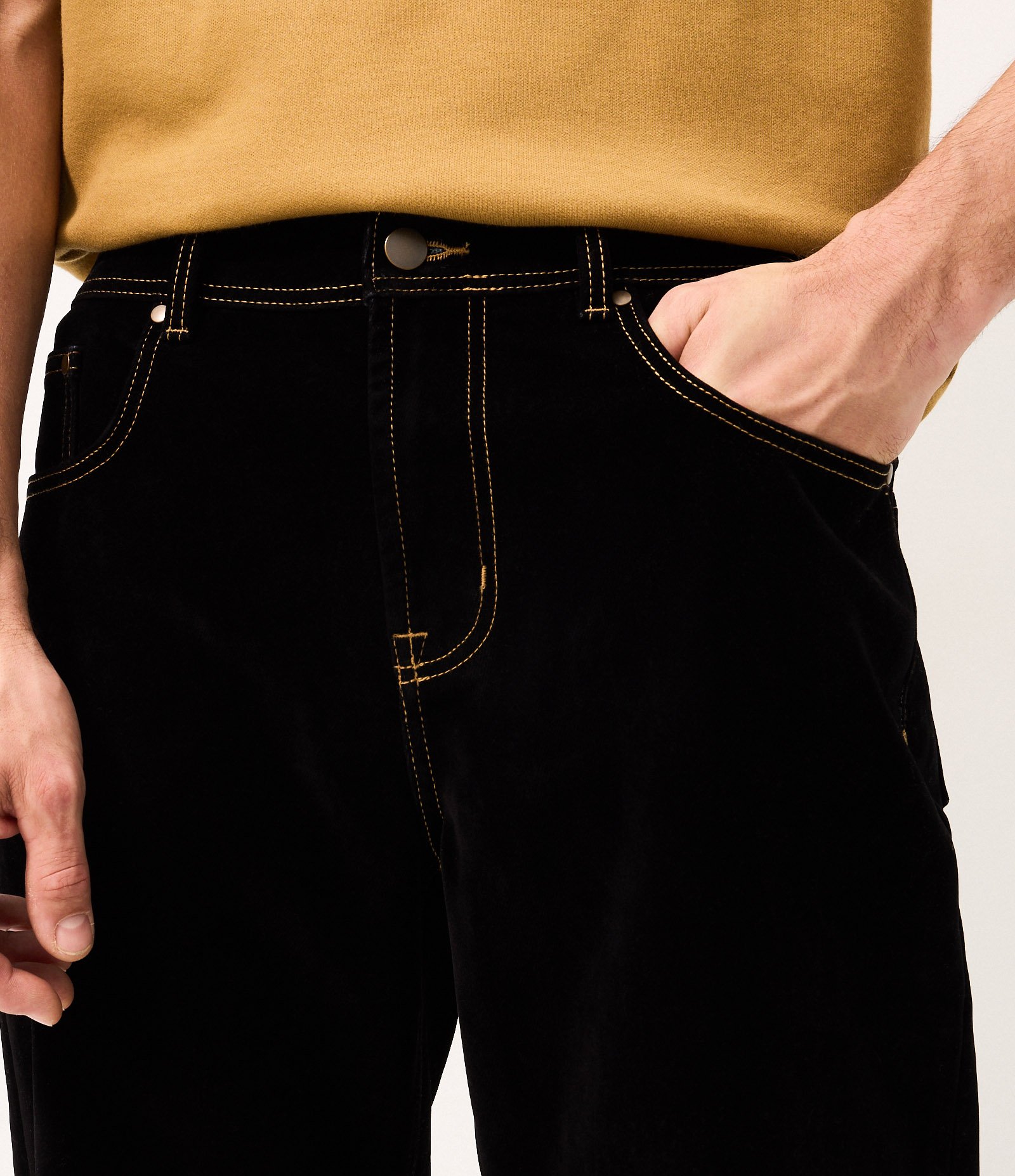 Calça Jeans Reta Toque Aveludado Preto 5