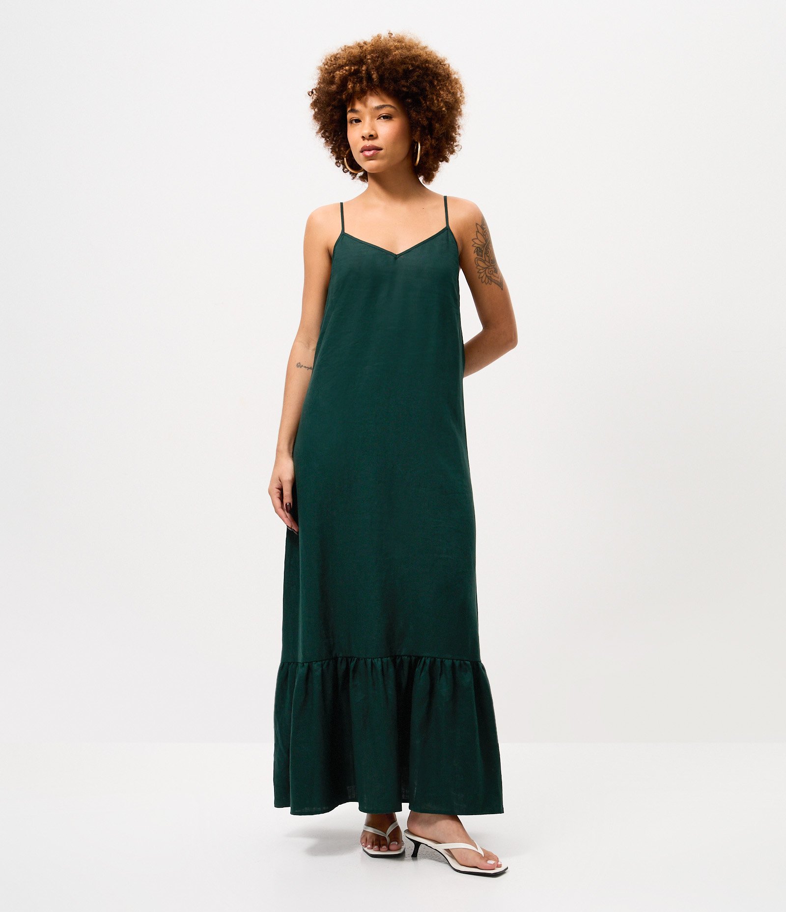 Vestido Longo Alcinha em Linho com Gola V e Barra Detalhada Verde Escuro 1