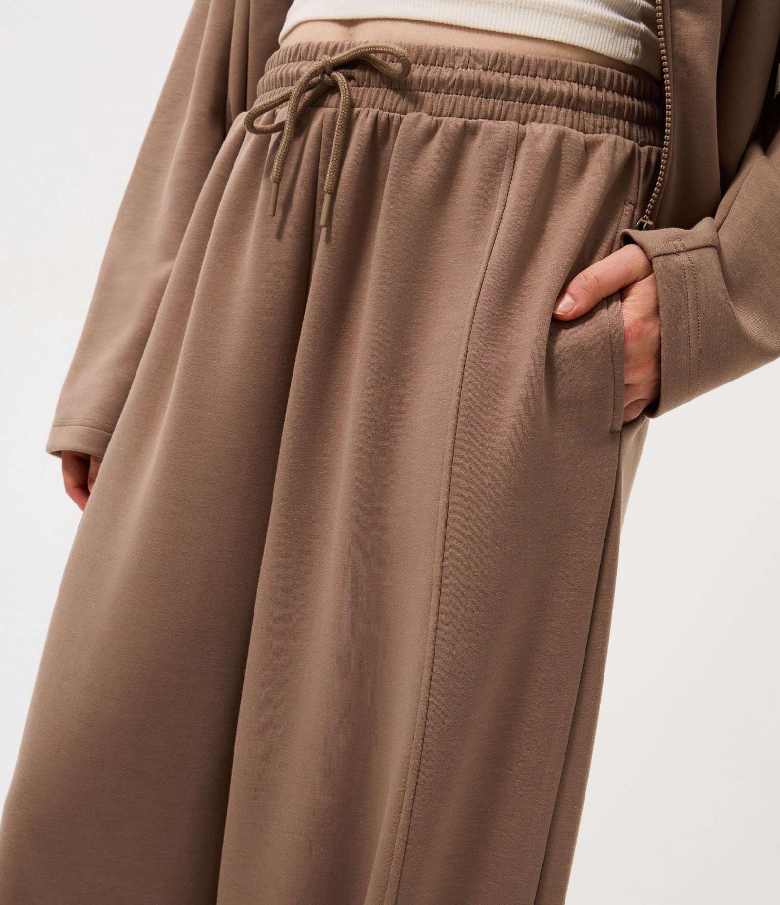 Calça Balloon em Modal com Amarração na Cintura e Bolsos Marrom 3