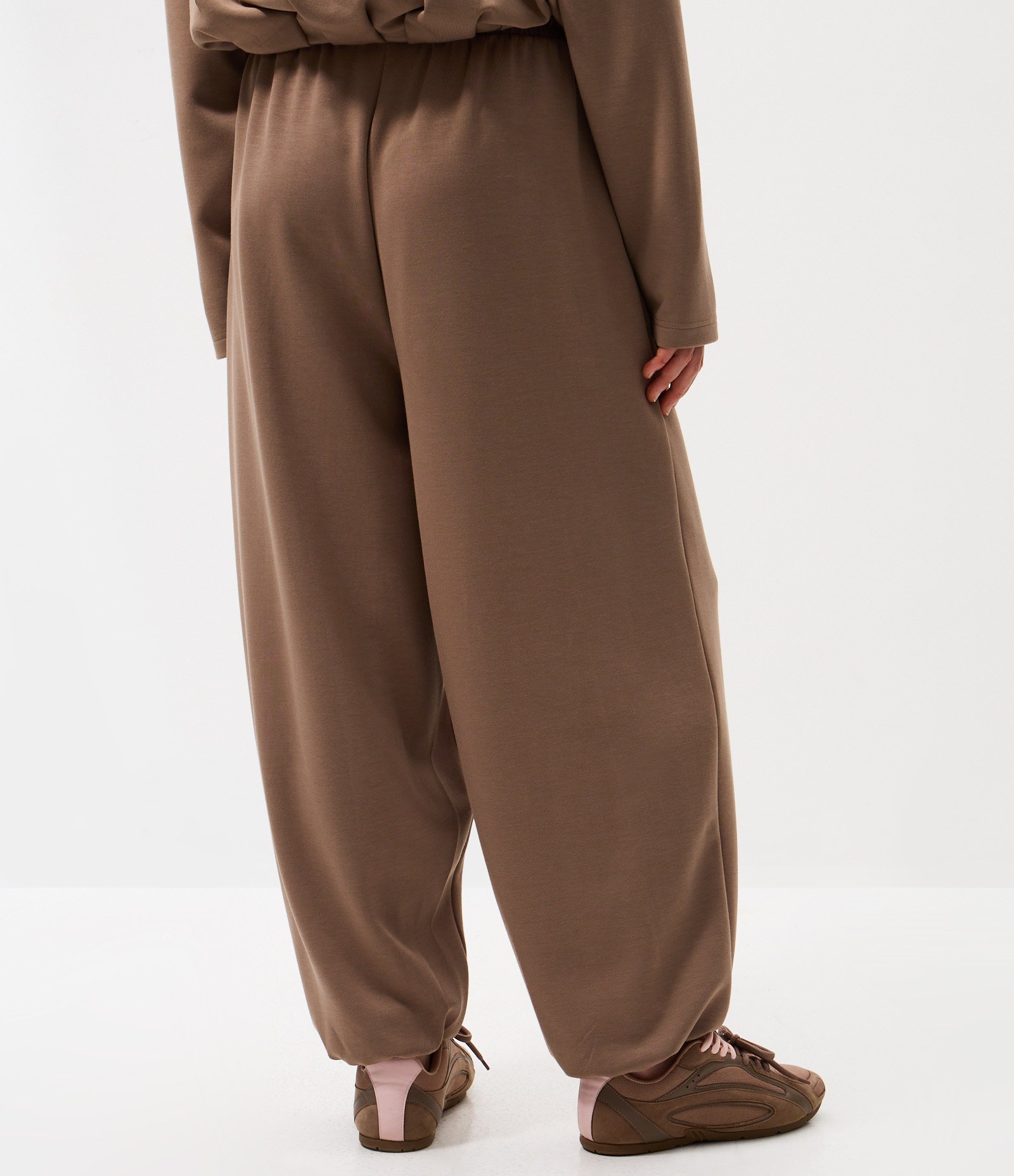 Calça Balloon em Modal com Amarração na Cintura e Bolsos Marrom 4