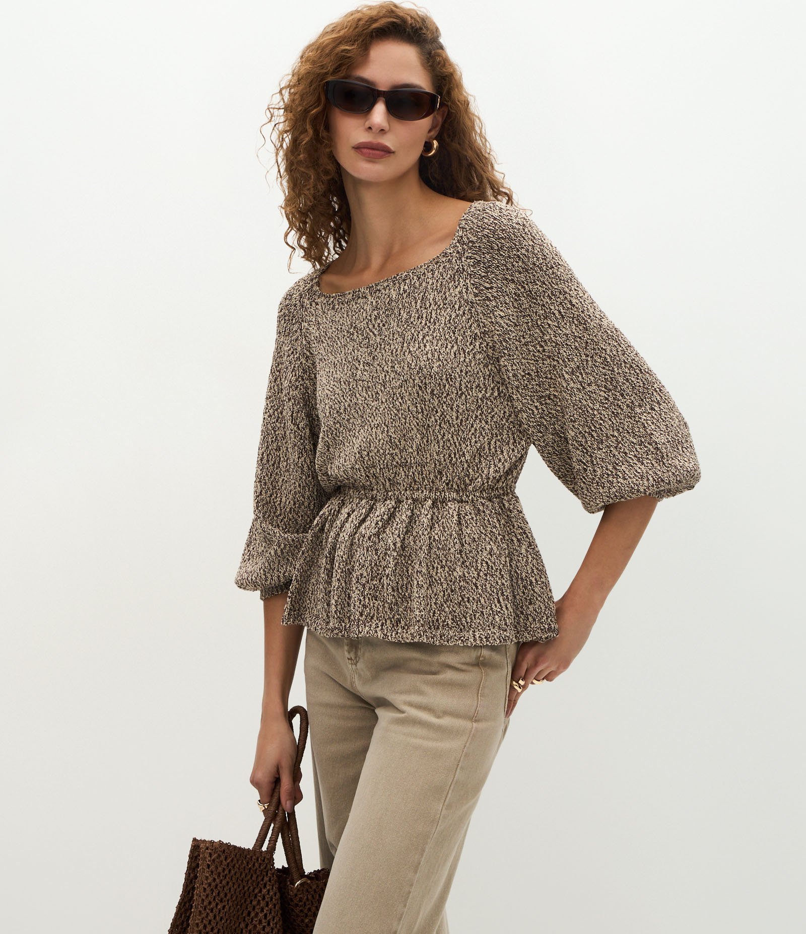 Blusa Retilínea Mesclada com Decote Canoa Marrom 1