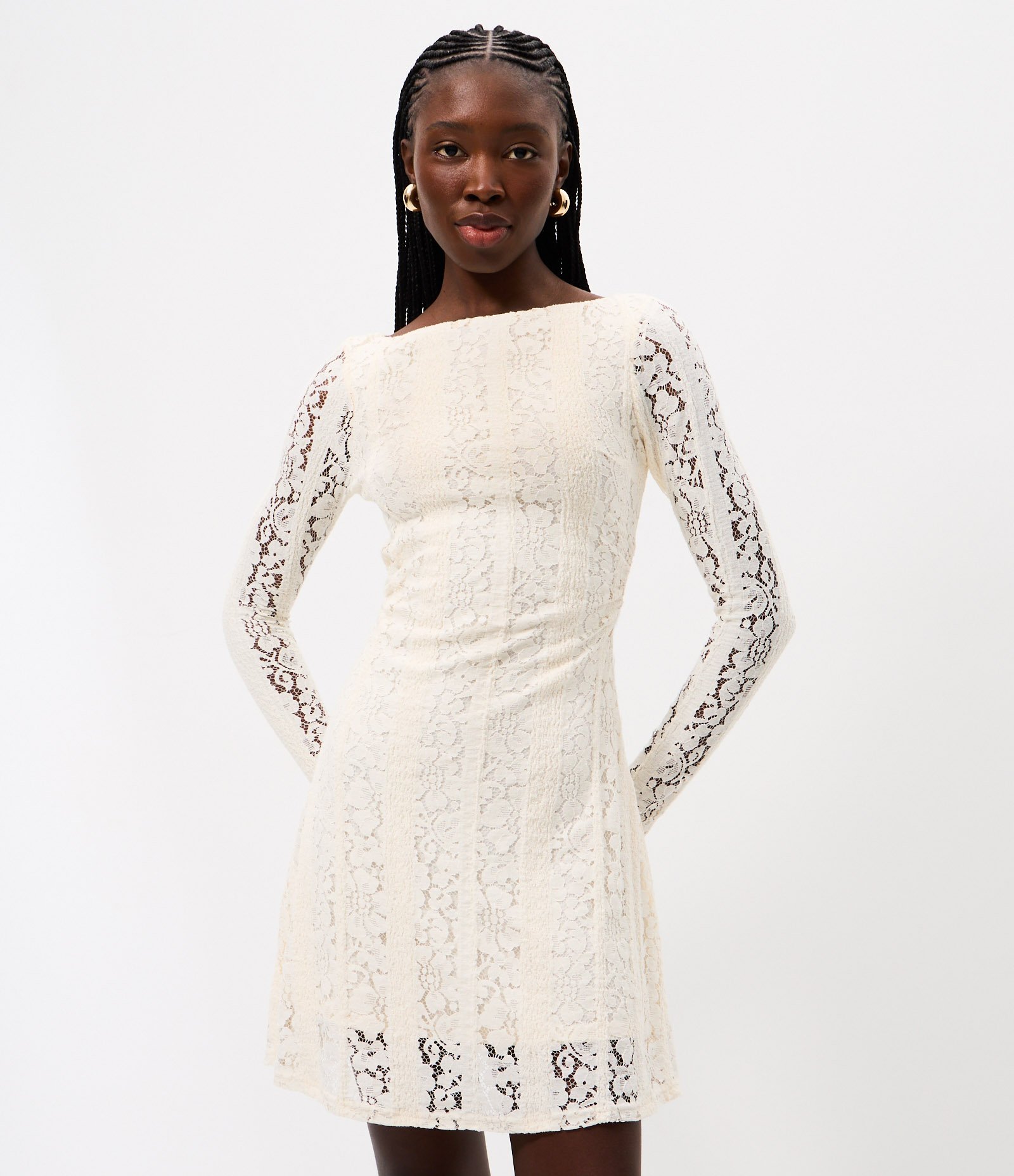 Vestido Curto em Renda com Manga Longa Off White 2