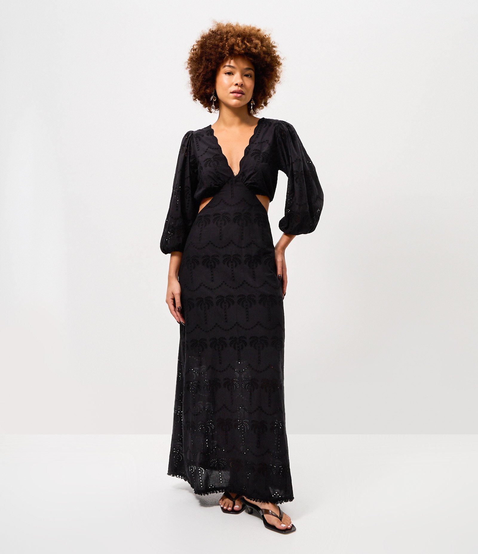 Vestido Midi em Laise com Recortes Vazados e Decote V Preto 1