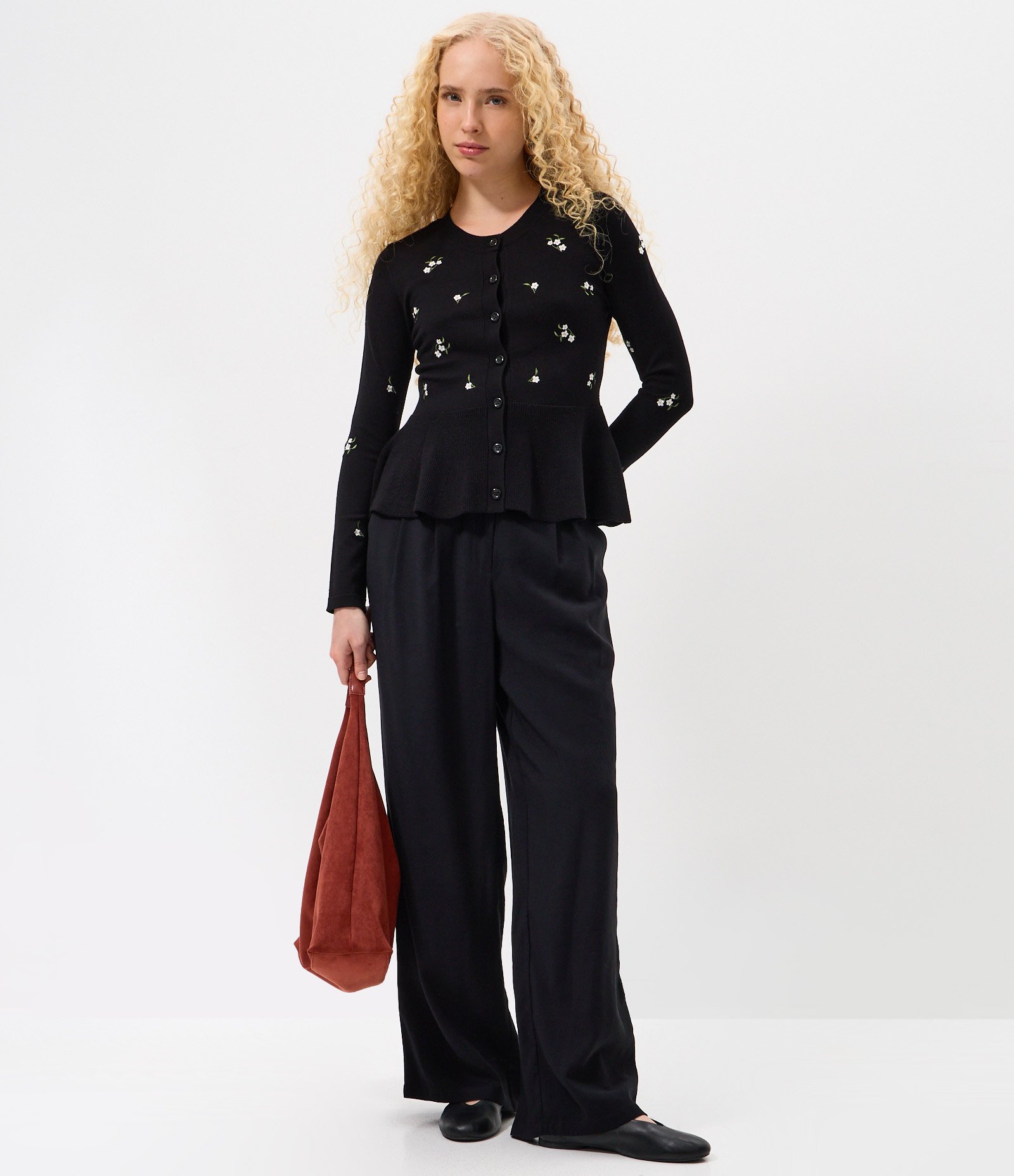 Casaco Peplum em Tricô com Bordado Floral Liberty Preto 1