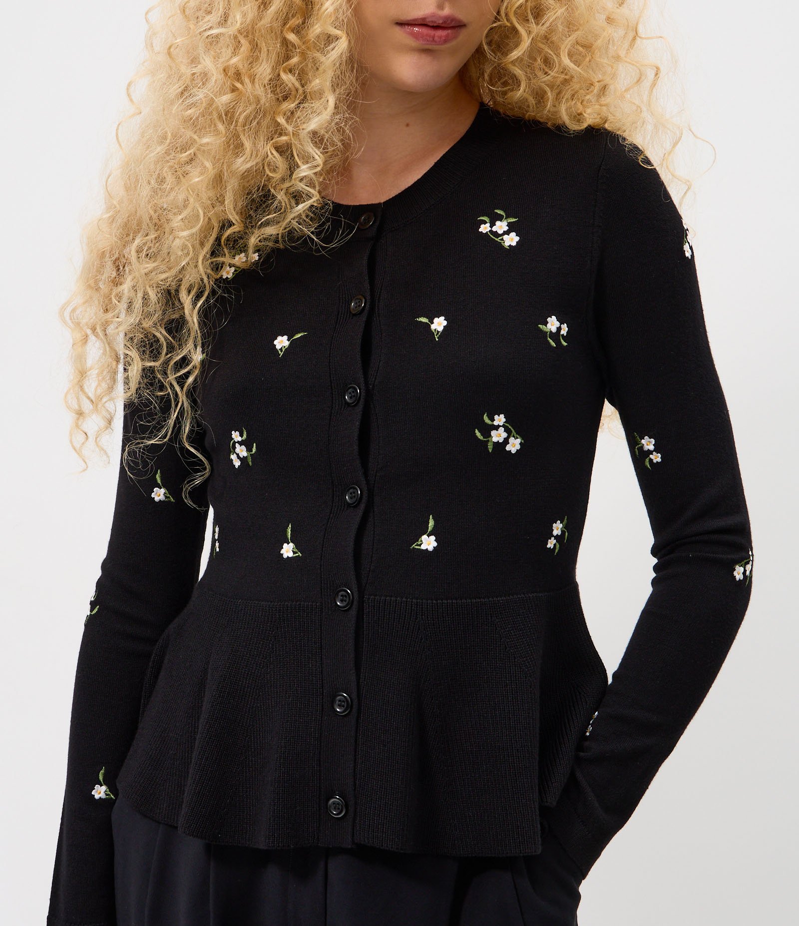 Casaco Peplum em Tricô com Bordado Floral Liberty Preto 2