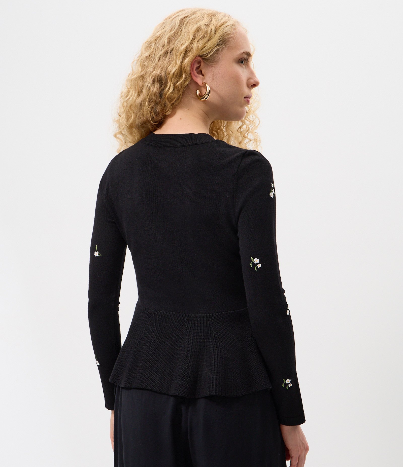 Casaco Peplum em Tricô com Bordado Floral Liberty Preto 3