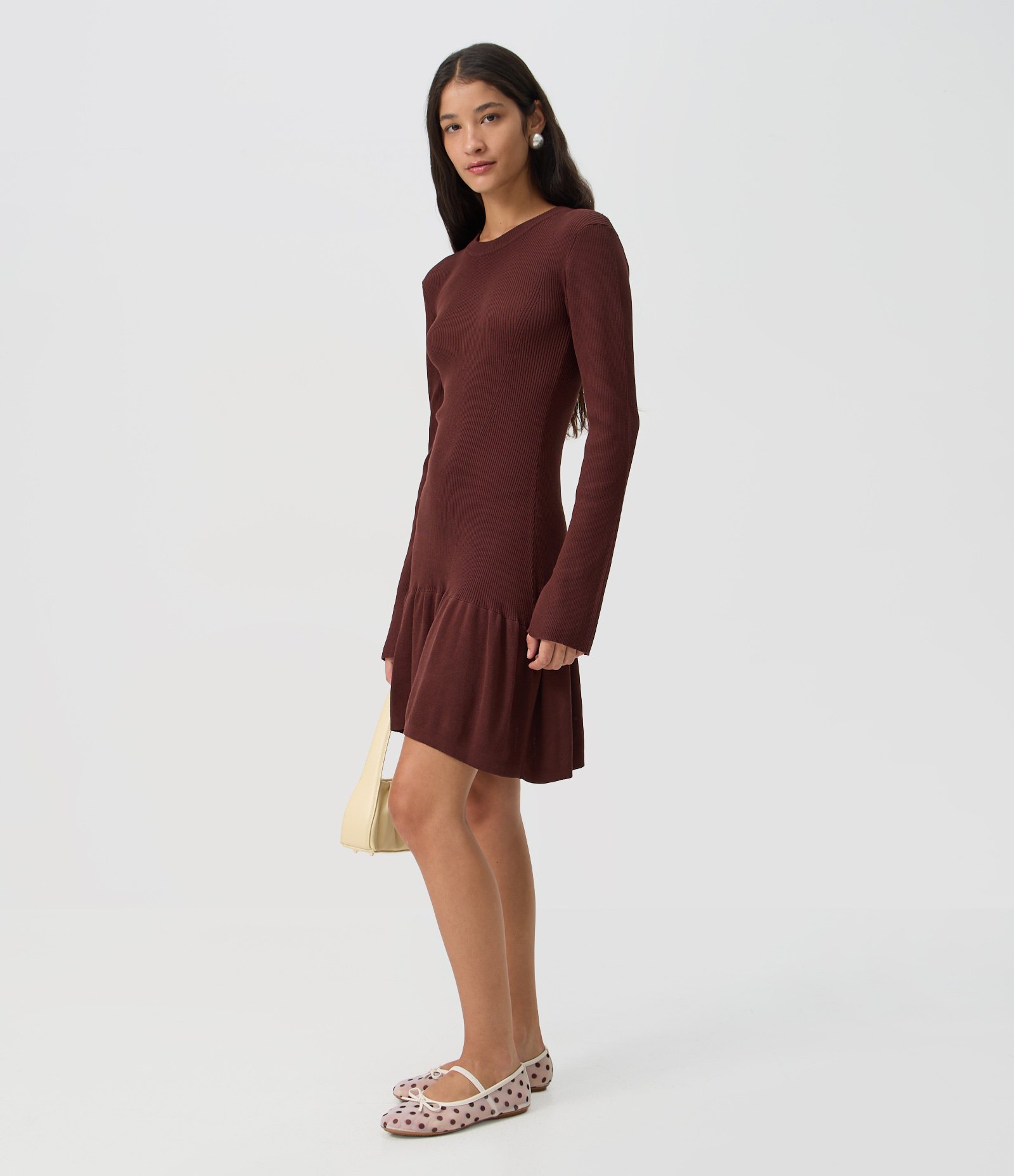 Vestido Curto Manga Longa em Tricô com Saia Rodada Marrom 1