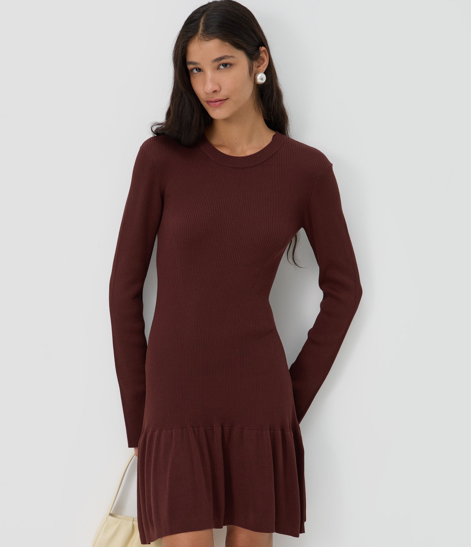 Vestido Curto Manga Longa em Tricô com Saia Rodada Marrom 2