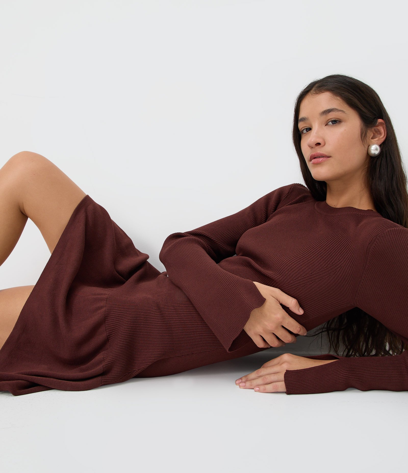 Vestido Curto Manga Longa em Tricô com Saia Rodada Marrom 3