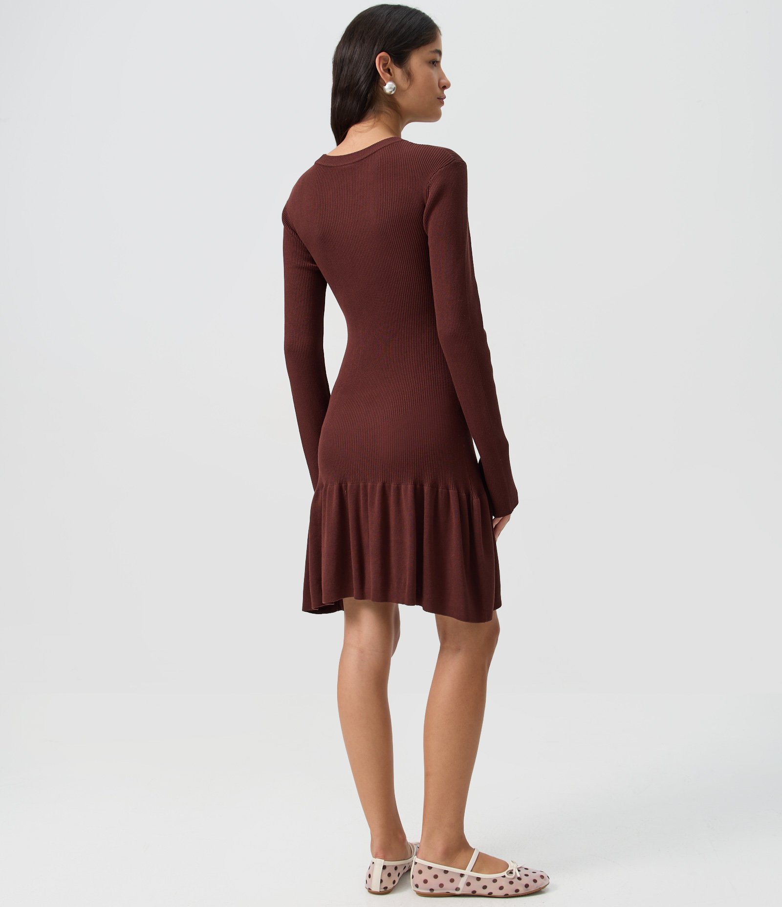 Vestido Curto Manga Longa em Tricô com Saia Rodada Marrom 4