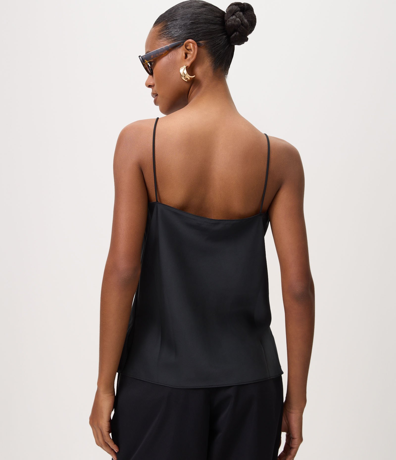 Blusa em Cetim com Renda Floral Aplicada Preto 4