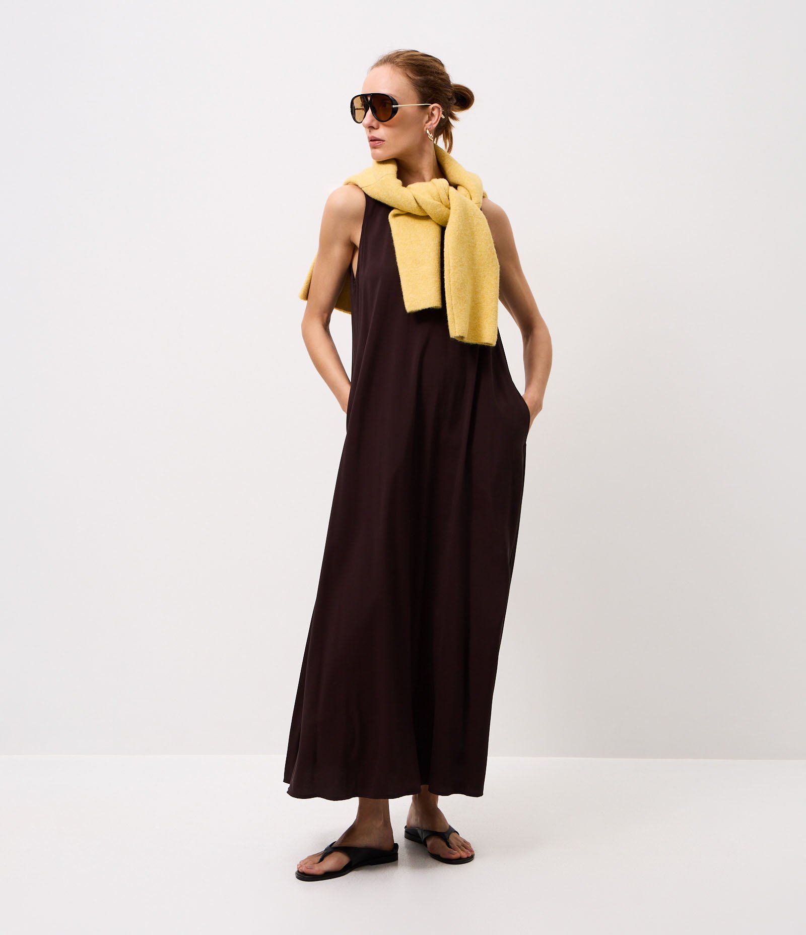 Vestido Midi com Decote Redondo Marrom 2